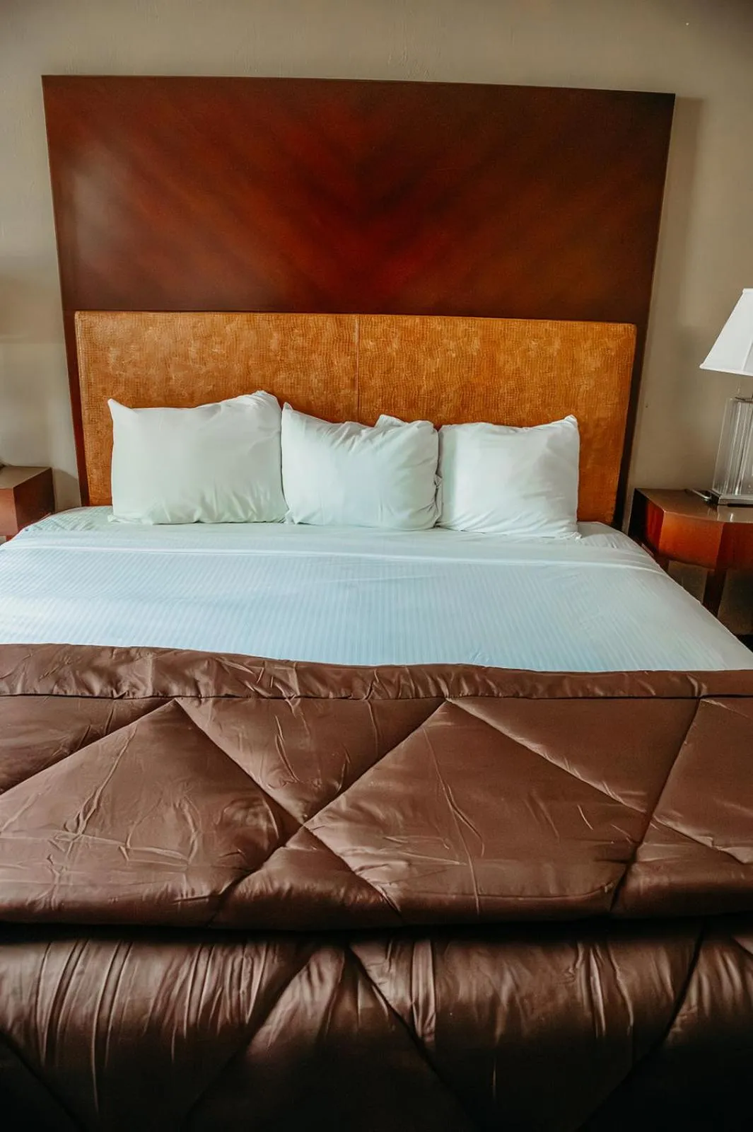 Bed in Country Garden & Suites