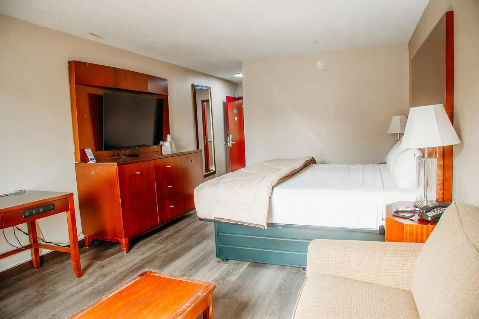 Bed in Country Garden & Suites