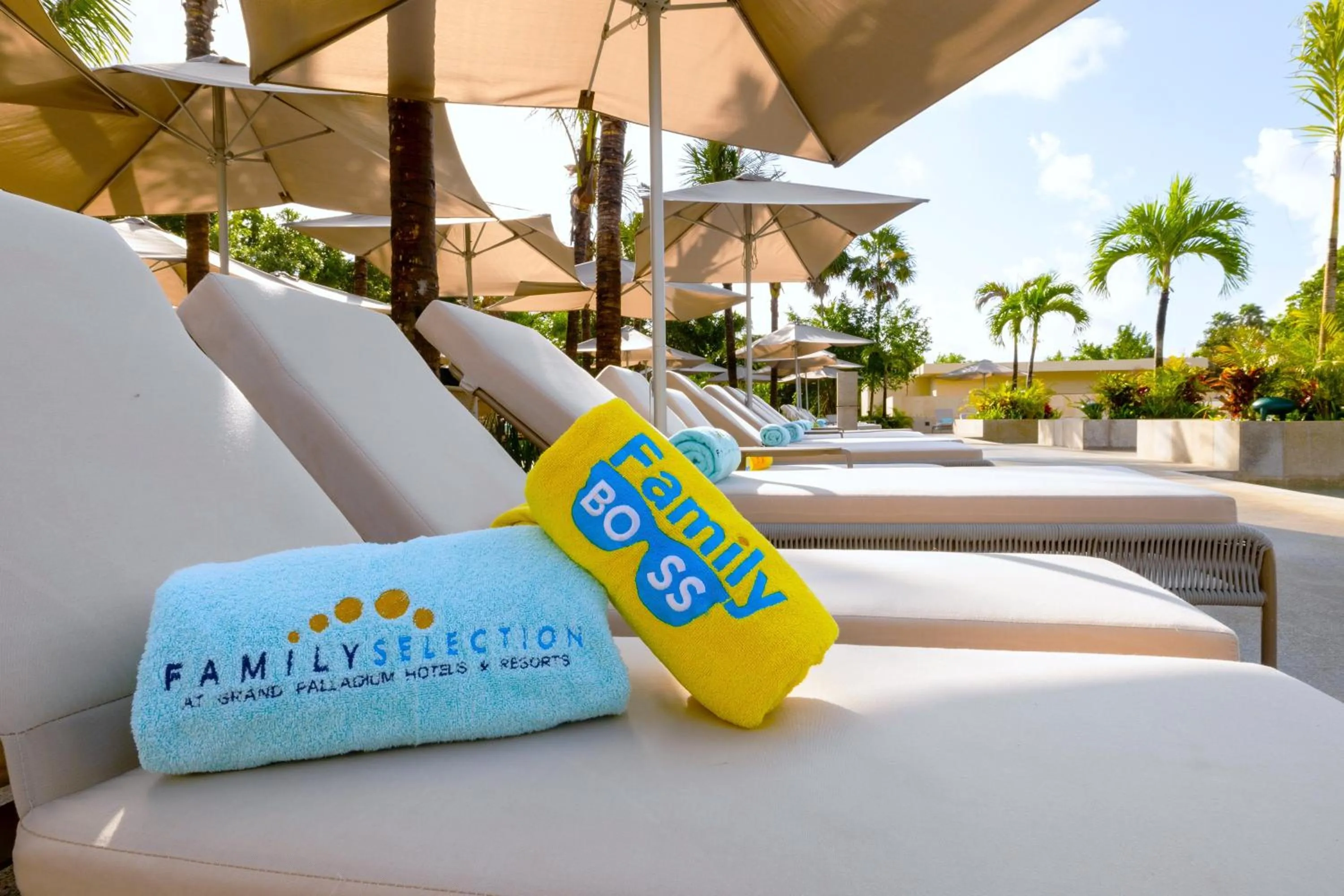 Swimming pool in Family Selection at Grand Palladium Kantenah Resort & Spa - All Inclusive