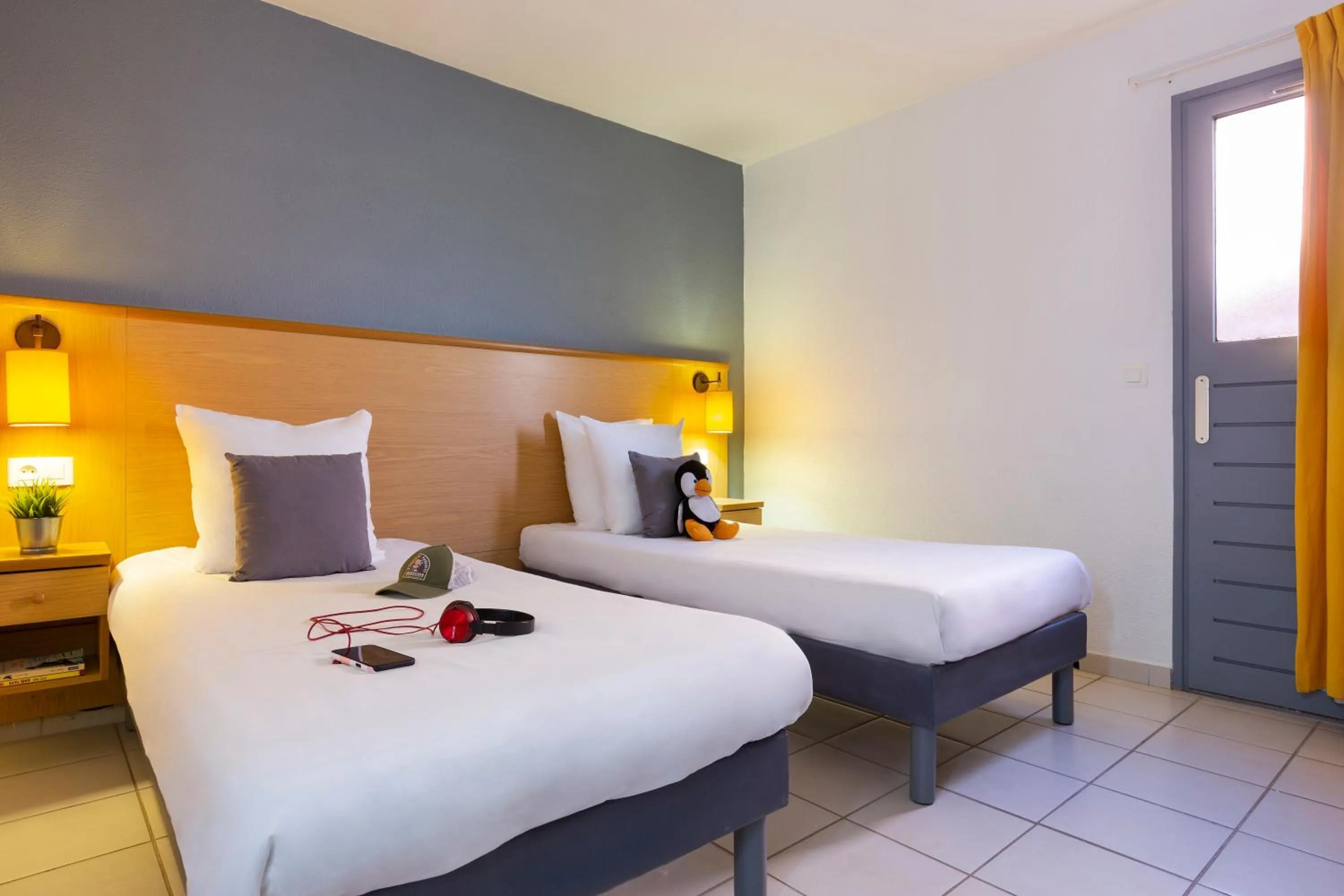 Bedroom, Bed in SOWELL HÔTELS Les Jardins du Cap