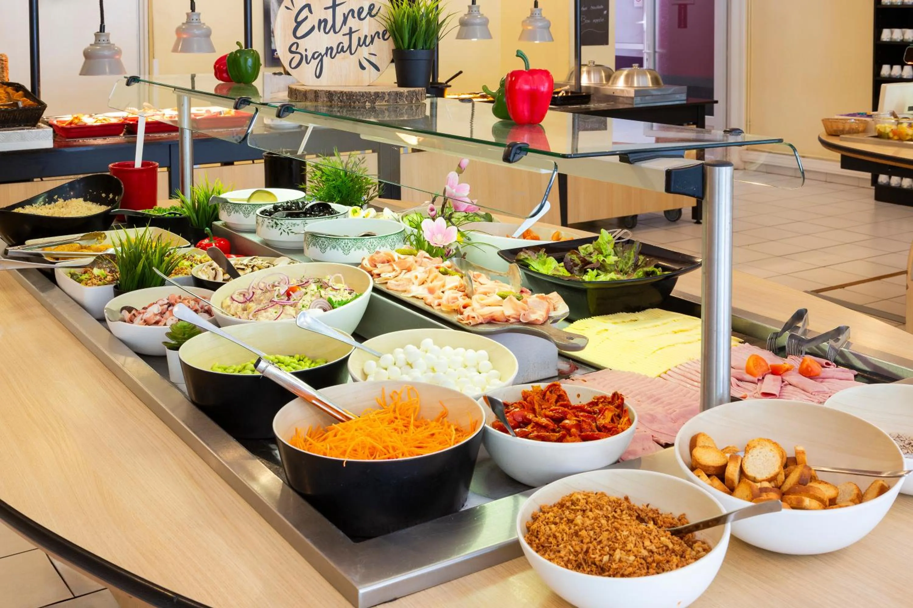 Restaurant/places to eat in SOWELL HÔTELS Les Jardins du Cap