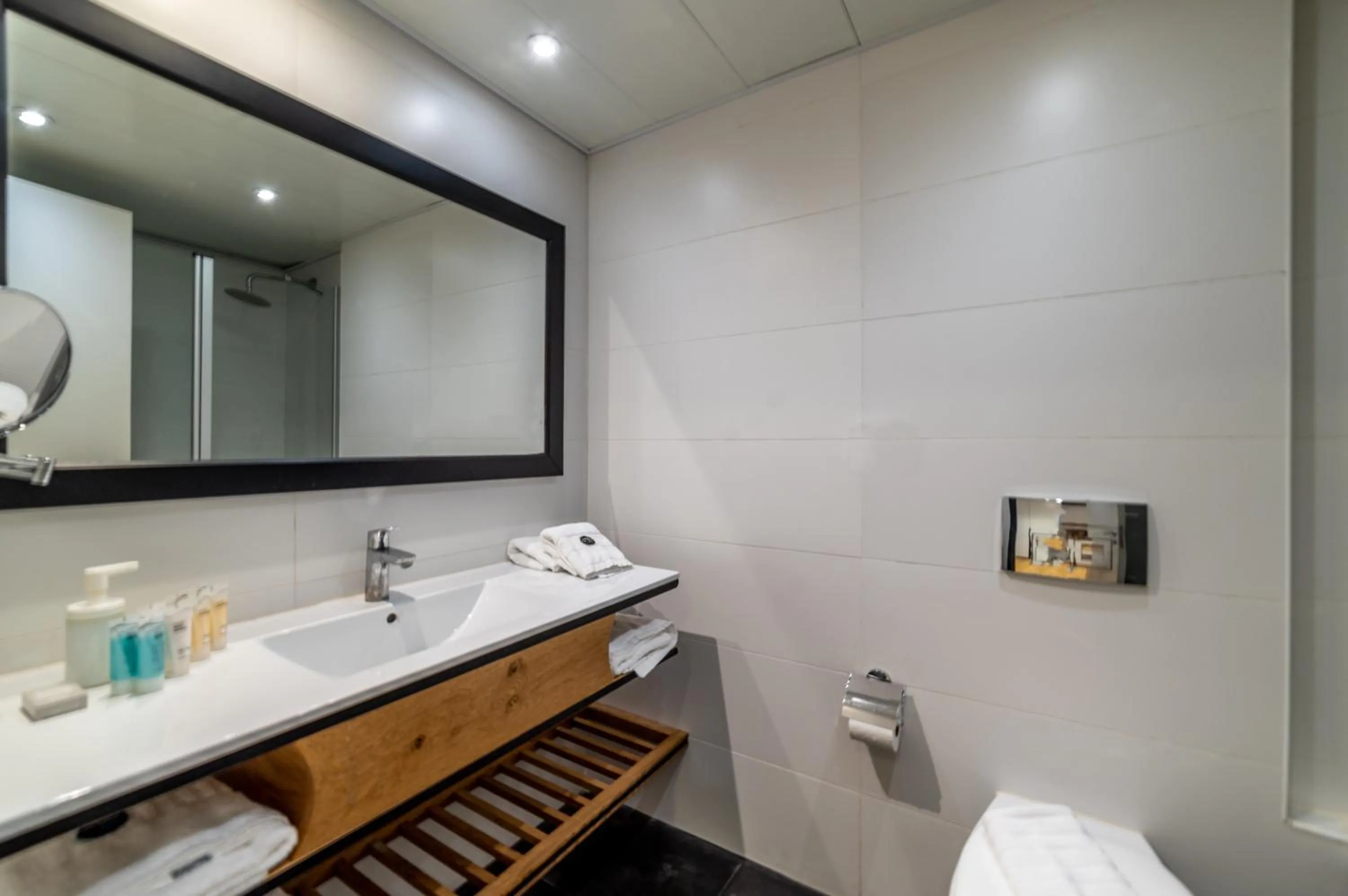 Bathroom in Stay Kook Jerusalem