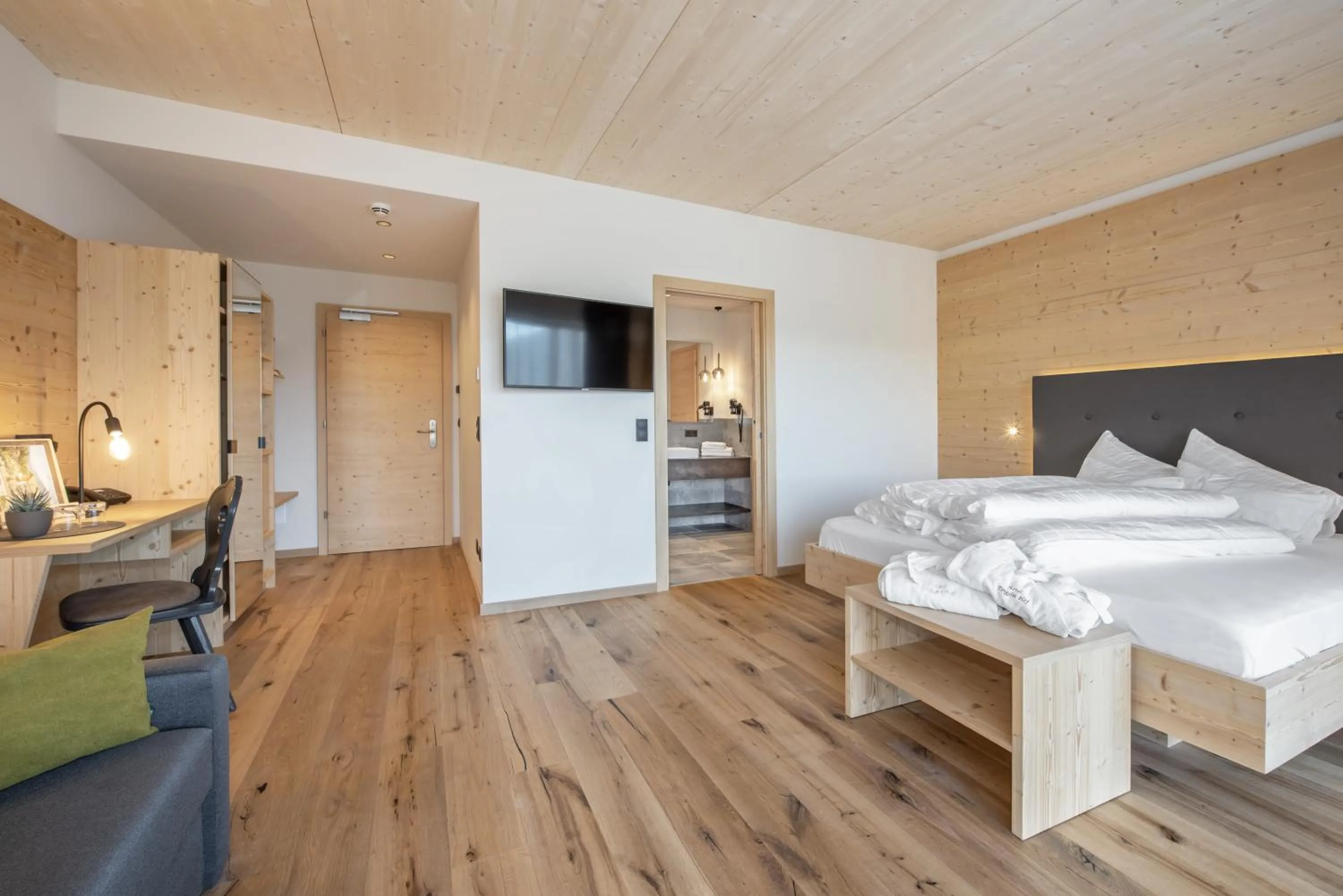 Photo of the whole room, Bed in Hotel Torgglerhof