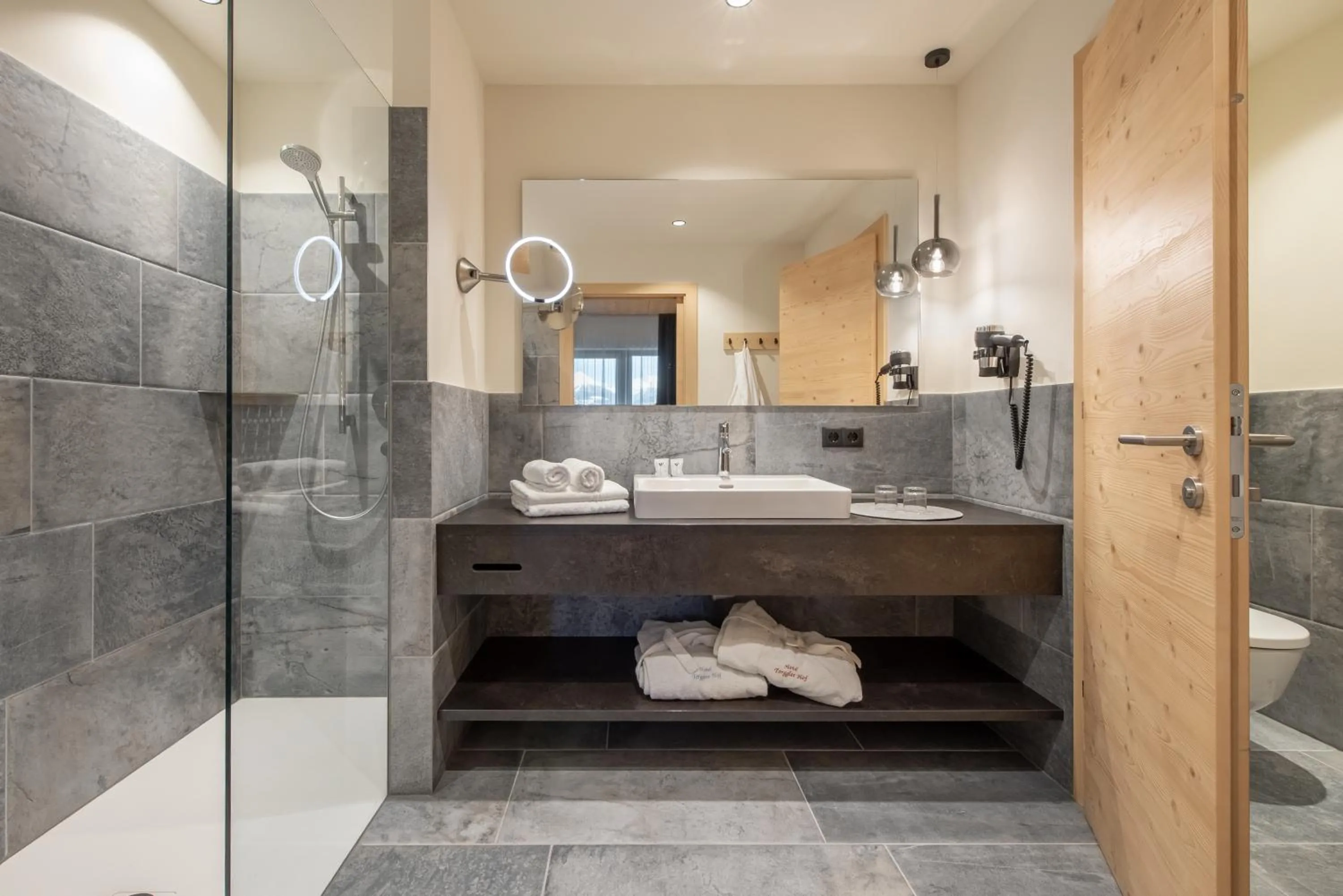 Shower in Hotel Torgglerhof