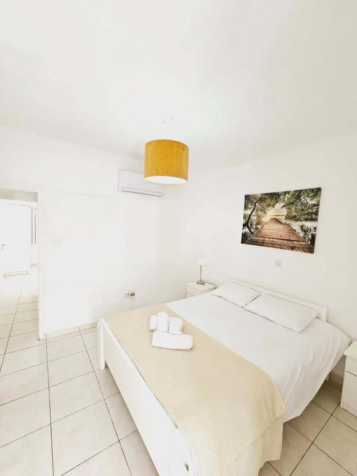 Bedroom, Bed in Stephanie City Apartments