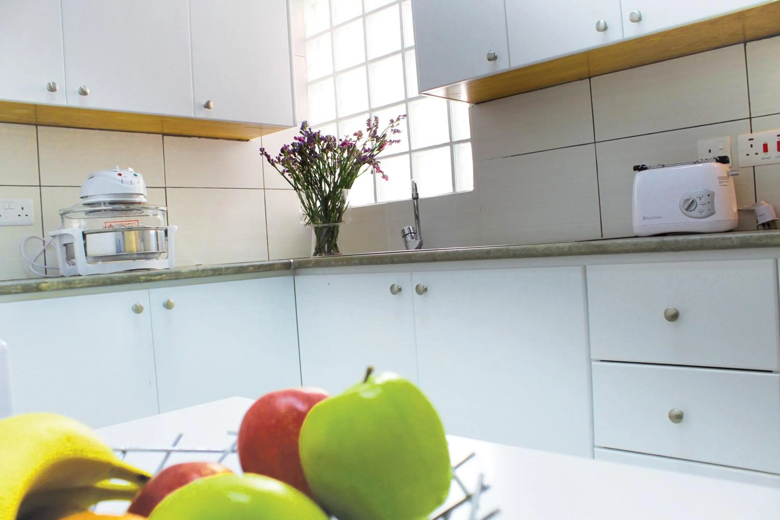 Kitchen or kitchenette in Stephanie City Apartments