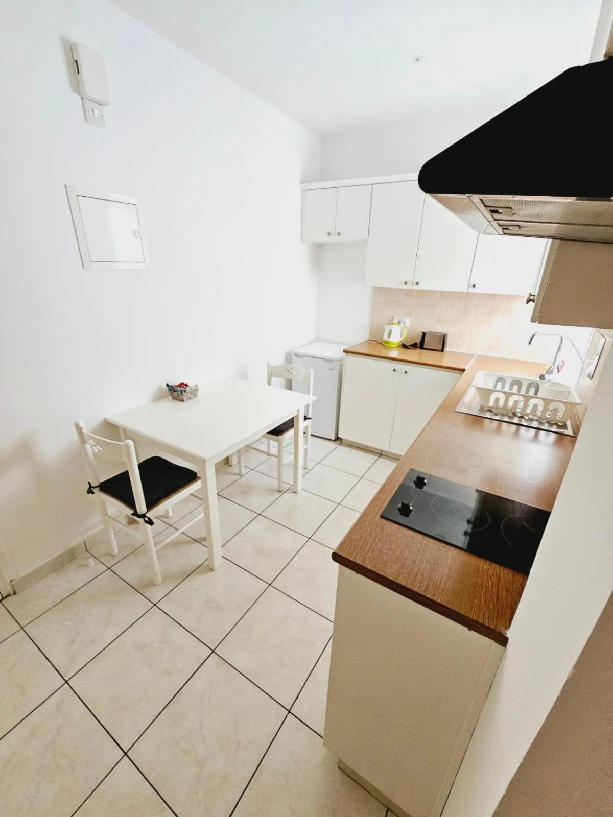 Kitchen or kitchenette in Stephanie City Apartments