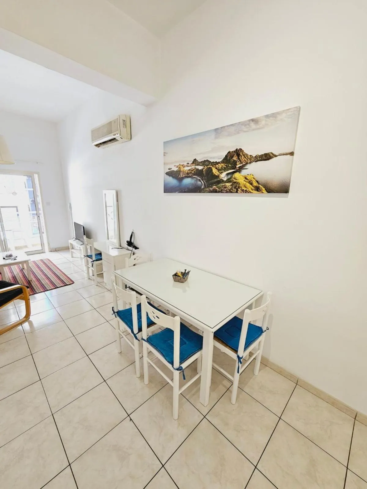 Seating area in Stephanie City Apartments