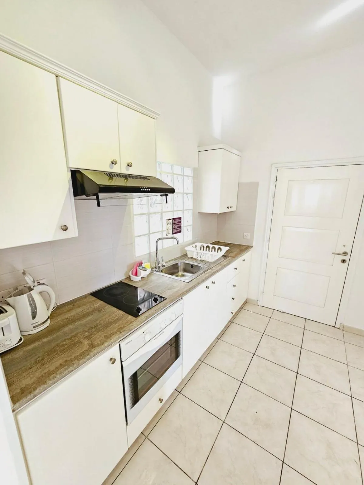 Kitchen or kitchenette in Stephanie City Apartments
