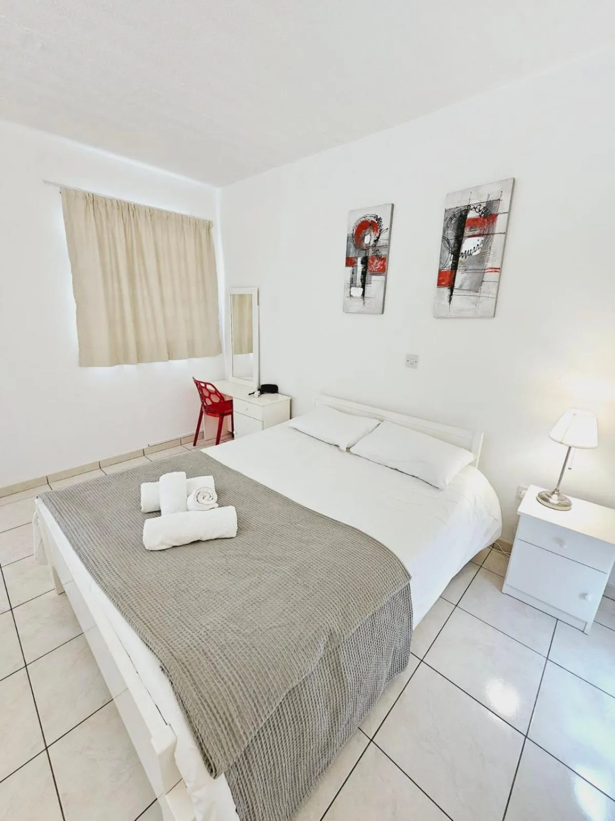 Bedroom, Bed in Stephanie City Apartments