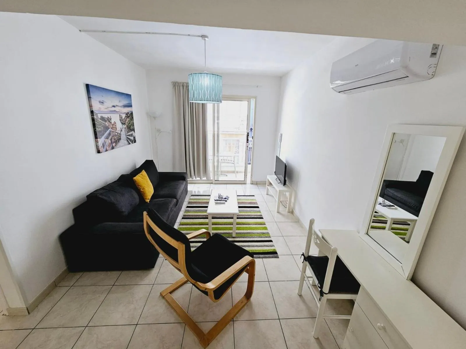 TV and multimedia in Stephanie City Apartments