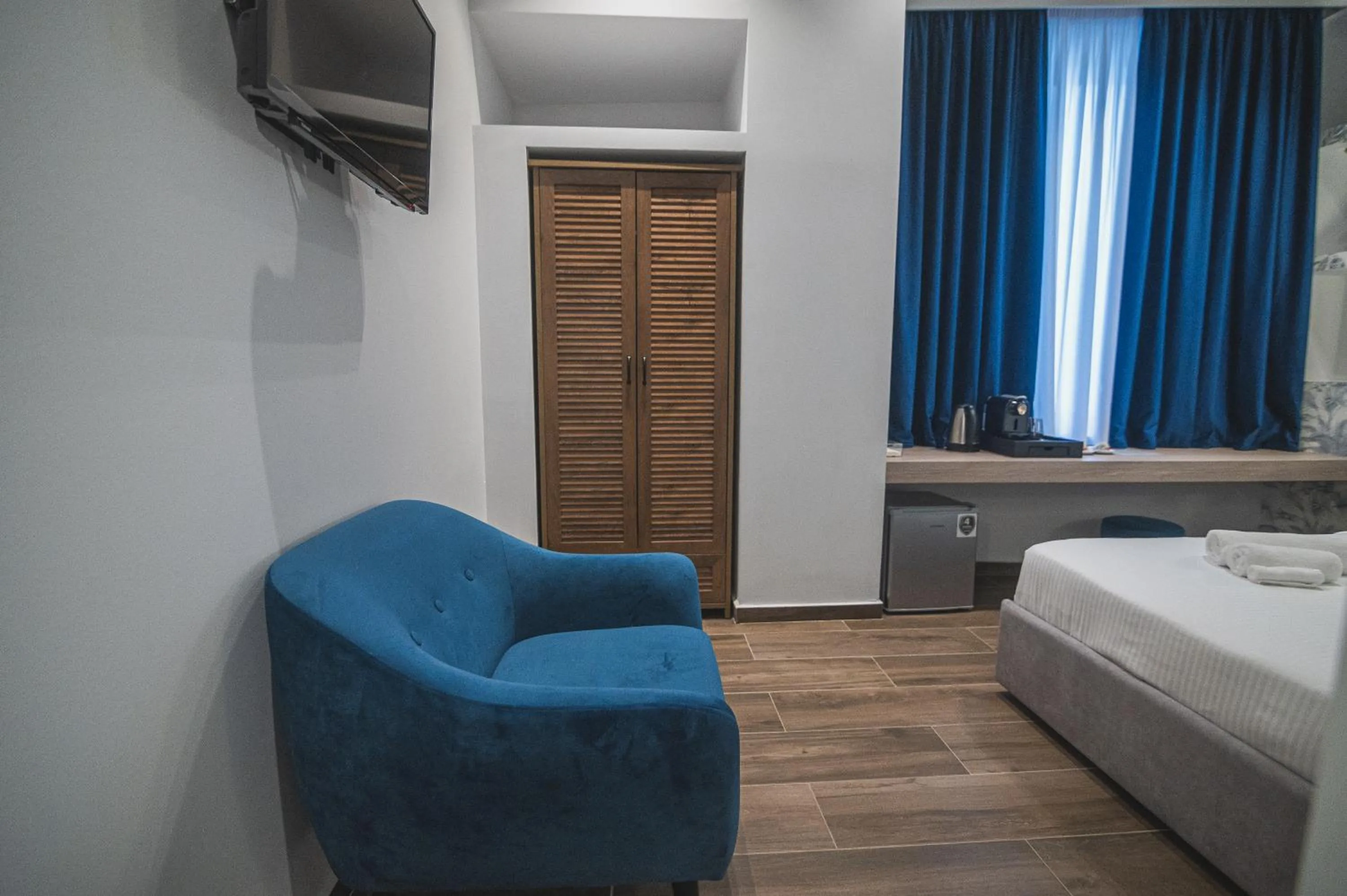 TV and multimedia, Bed in Downtown Suites by Athens Tower