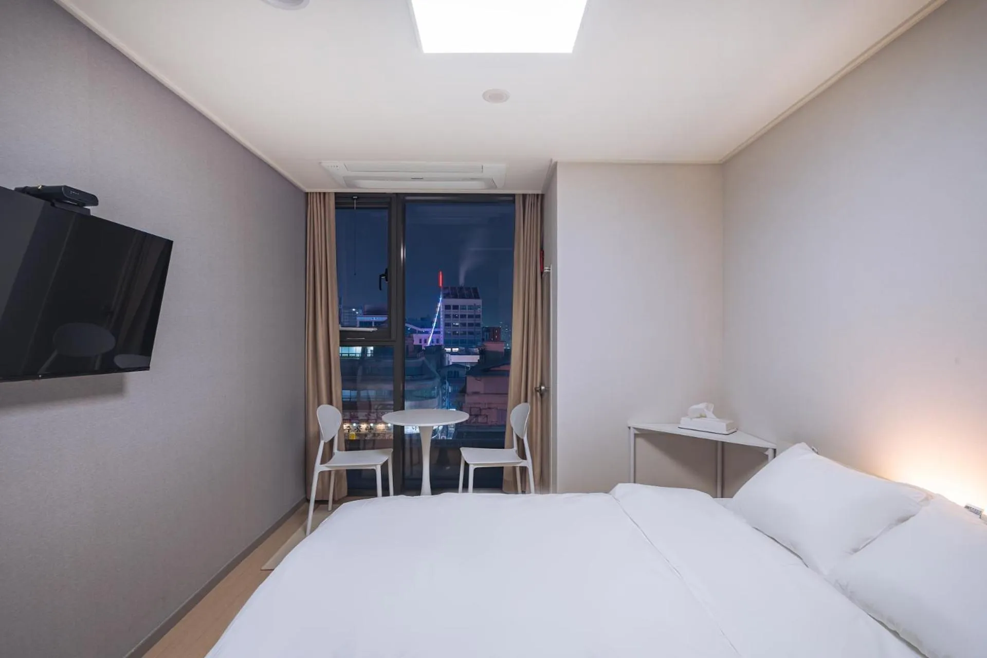 Photo of the whole room, Bed in Chuncheon Bella Residence