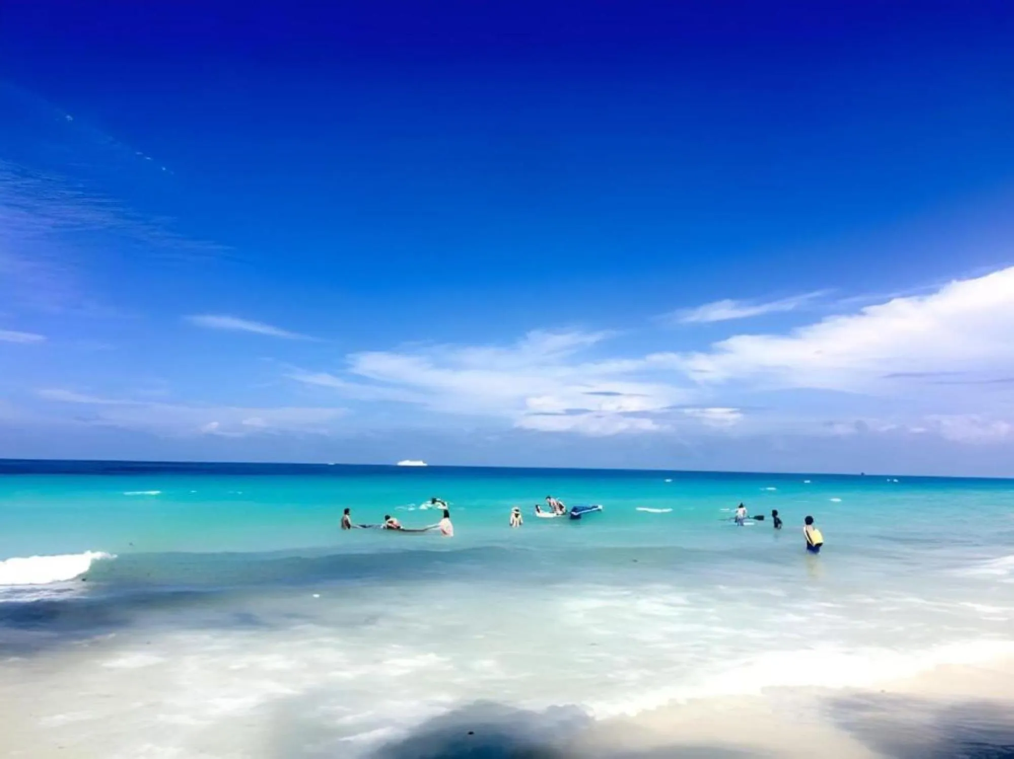 Beach in RedDoorz at Sir G Hotel D'Mall Boracay