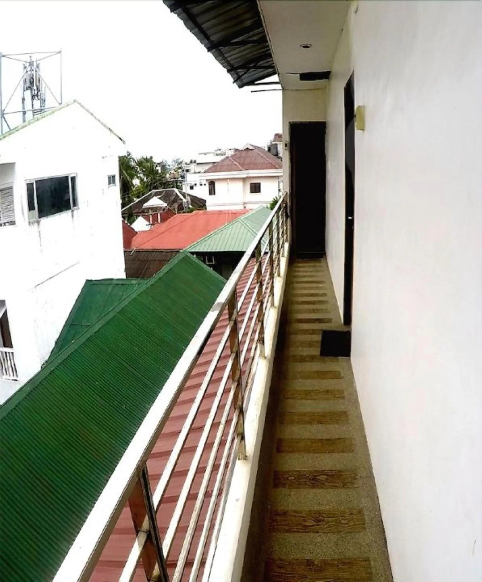 Balcony/Terrace in RedDoorz at Sir G Hotel D'Mall Boracay