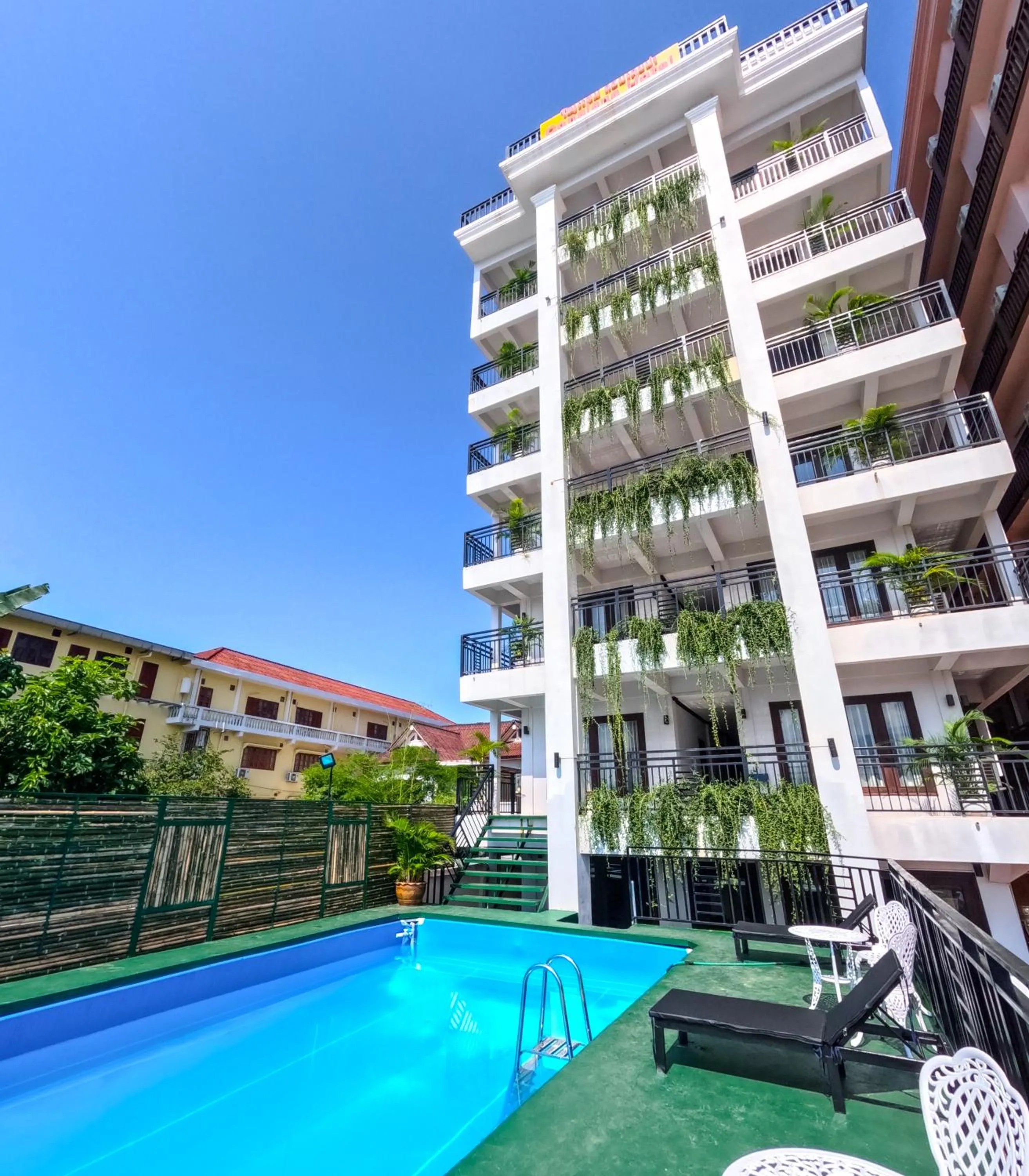 Swimming pool in Vang Vieng Consiana Hotel