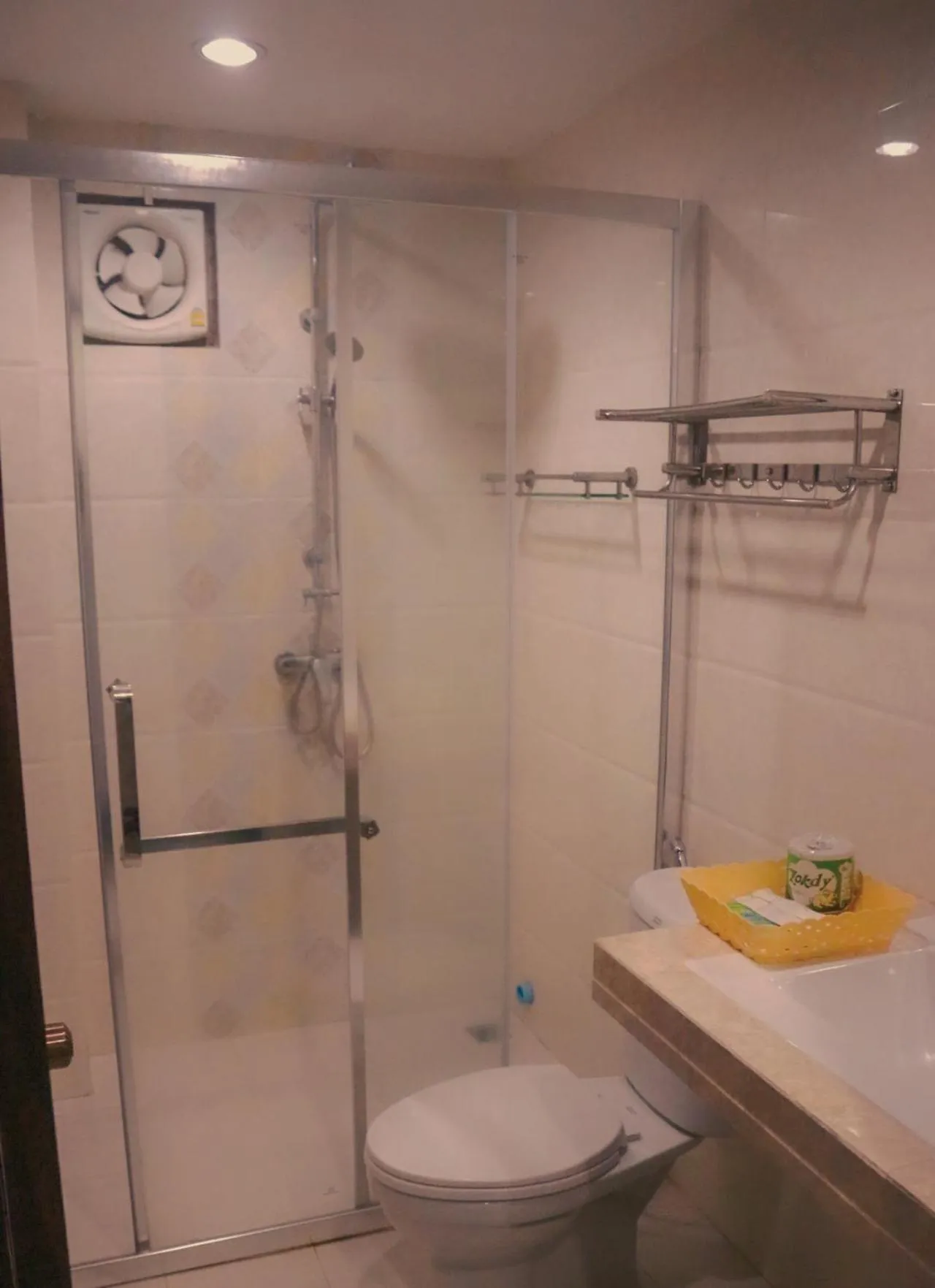 Shower in Vang Vieng Consiana Hotel