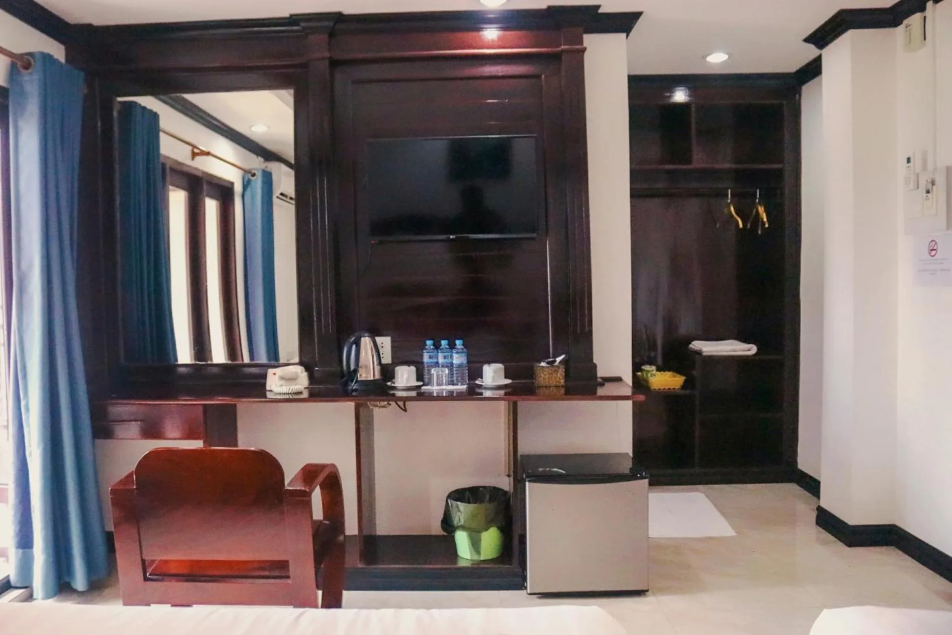 TV and multimedia in Vang Vieng Consiana Hotel