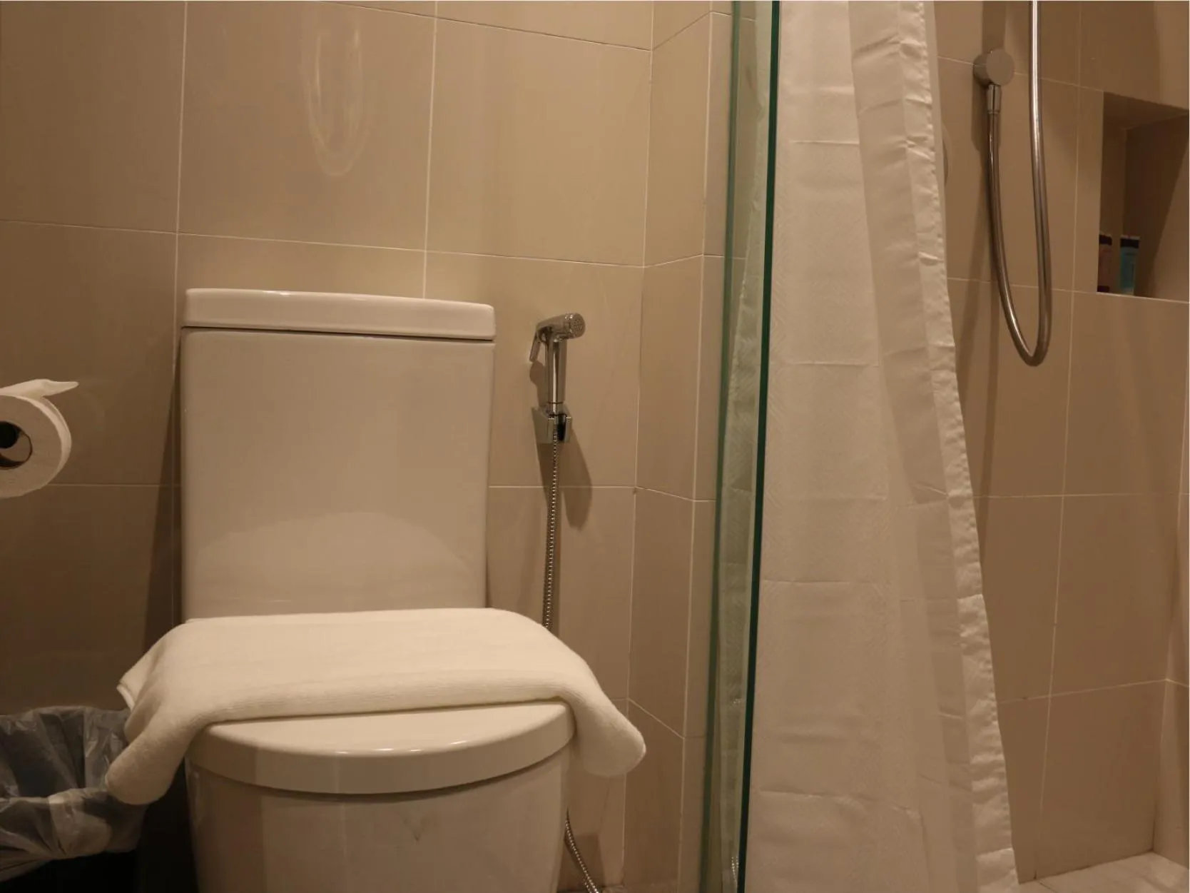 Bathroom in Aqueen Prestige Hotel Jalan Besar