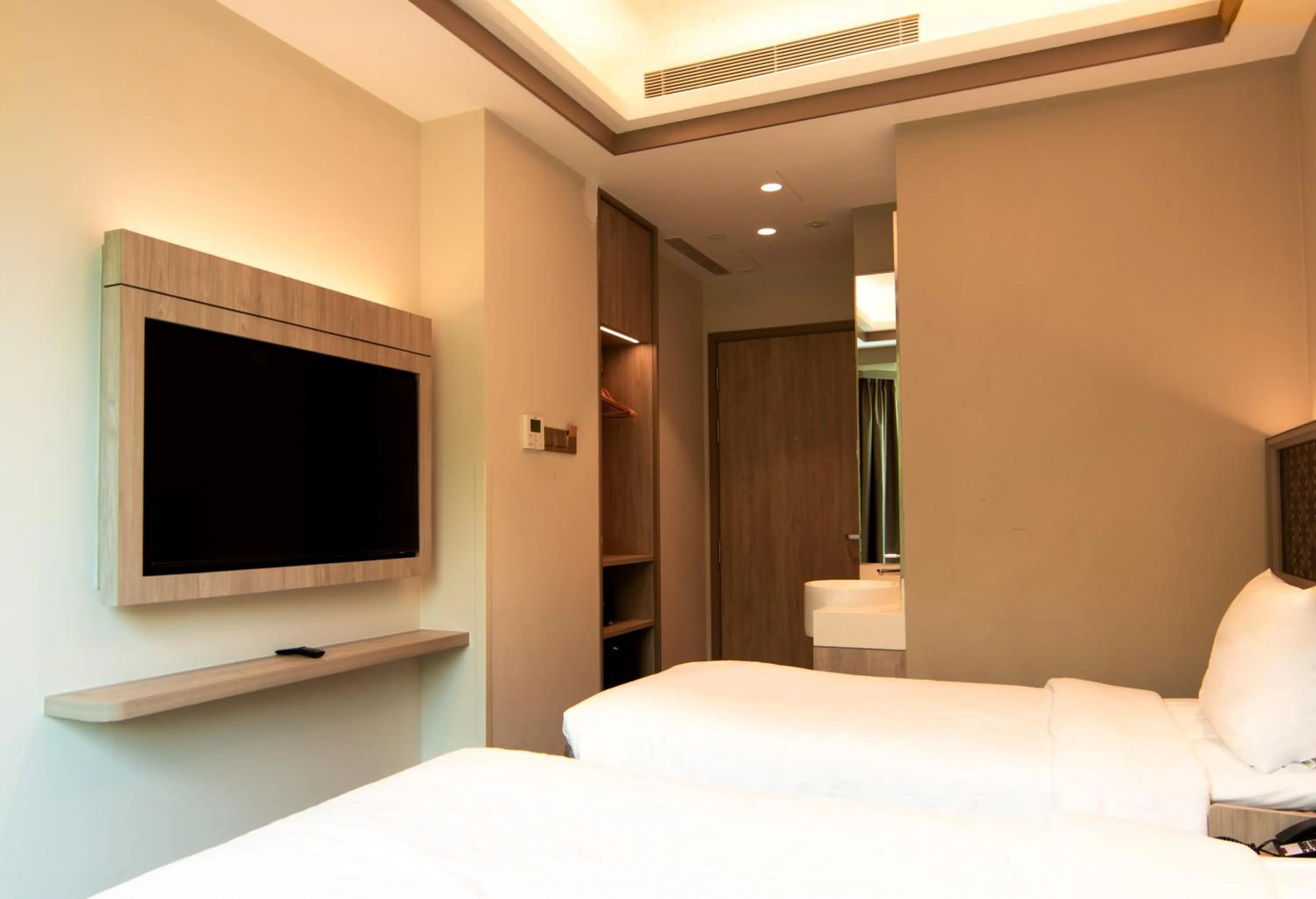 Bed in Aqueen Prestige Hotel Jalan Besar