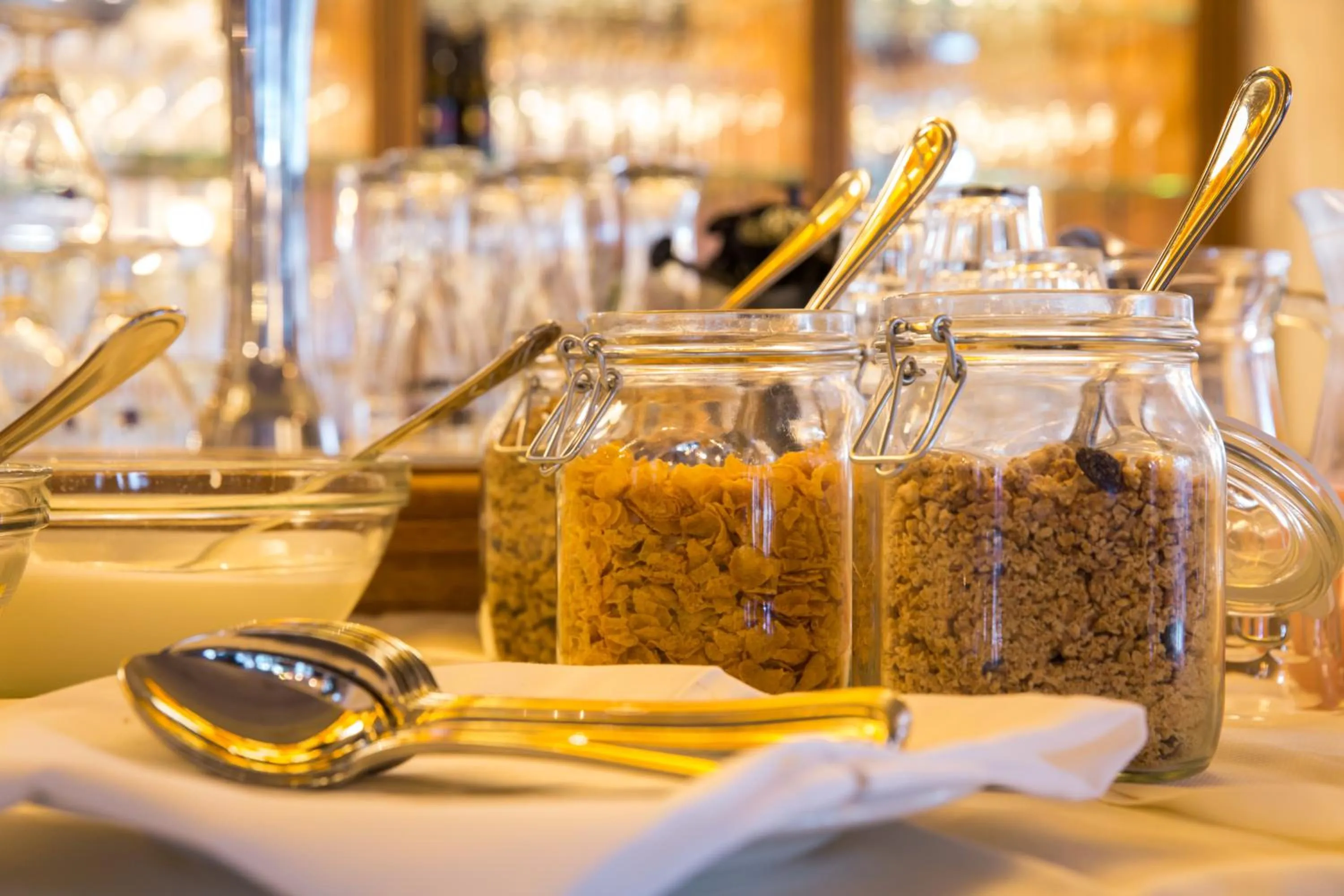 Buffet breakfast in Brinkhotel