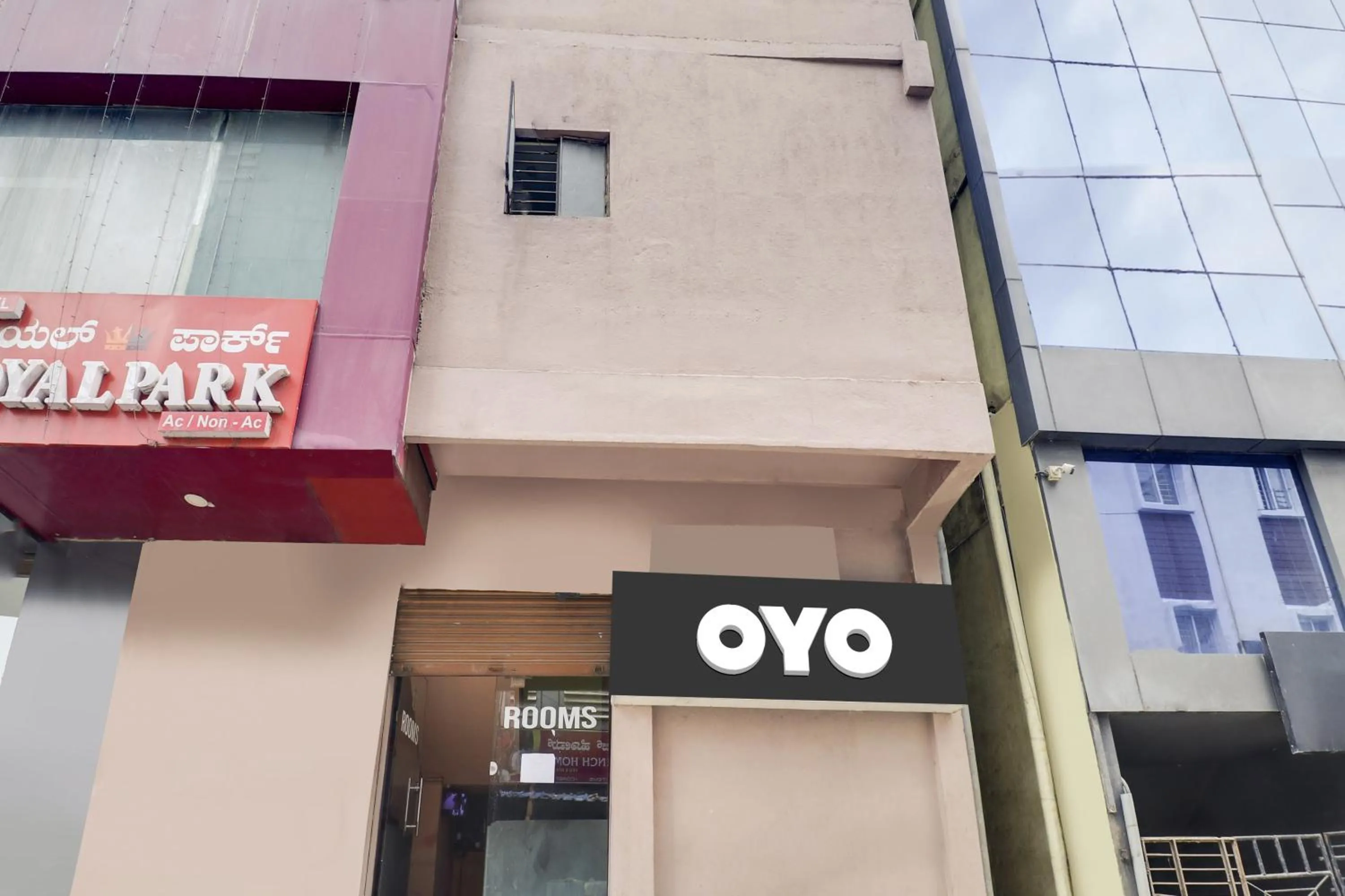 Facade/entrance in Hotel O Royal Galaxy