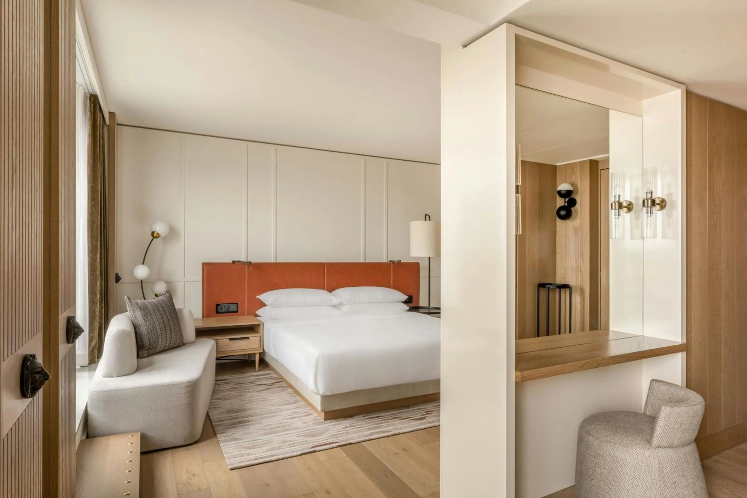 Photo of the whole room, Bed in Munich Marriott Hotel City West