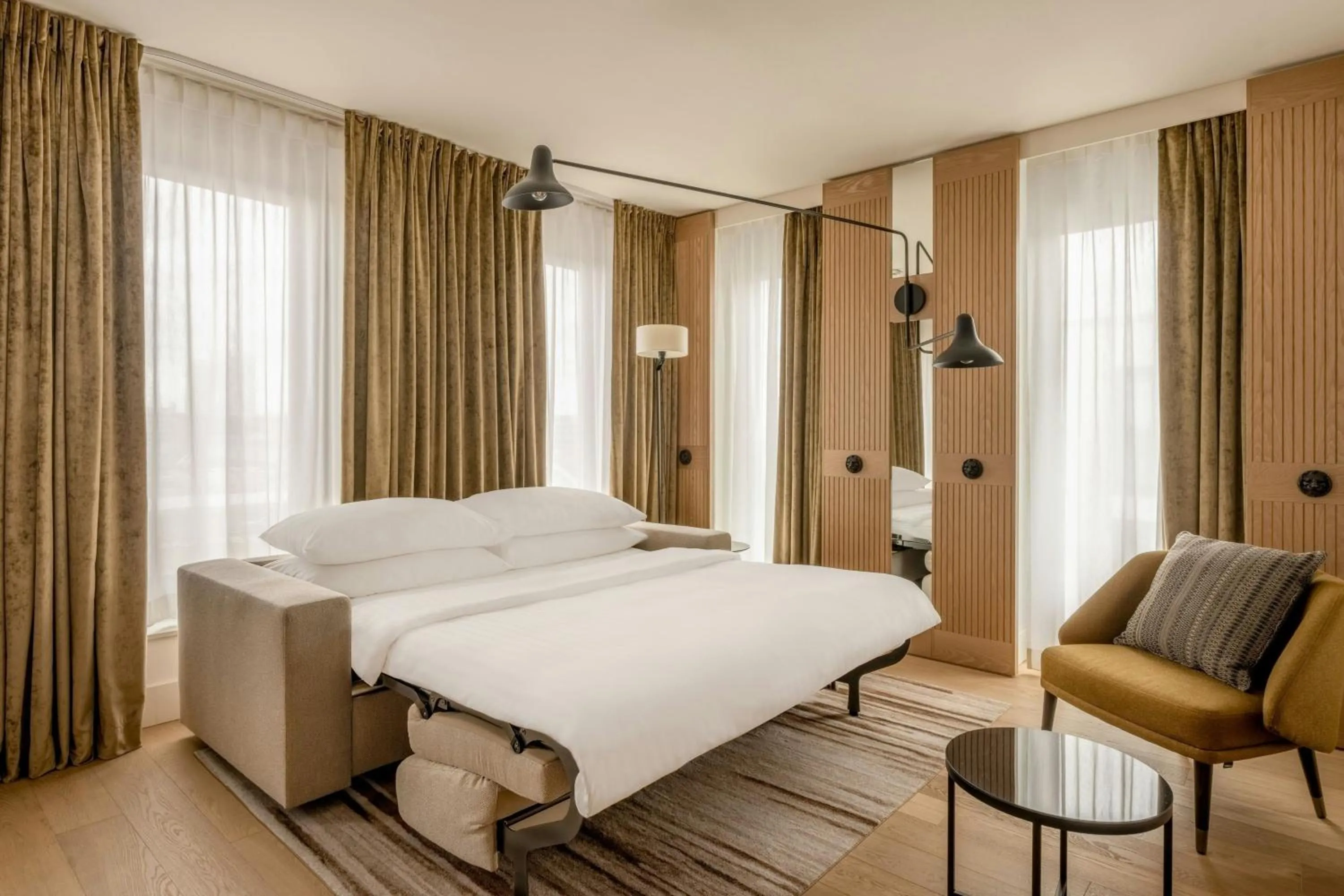 Photo of the whole room, Bed in Munich Marriott Hotel City West