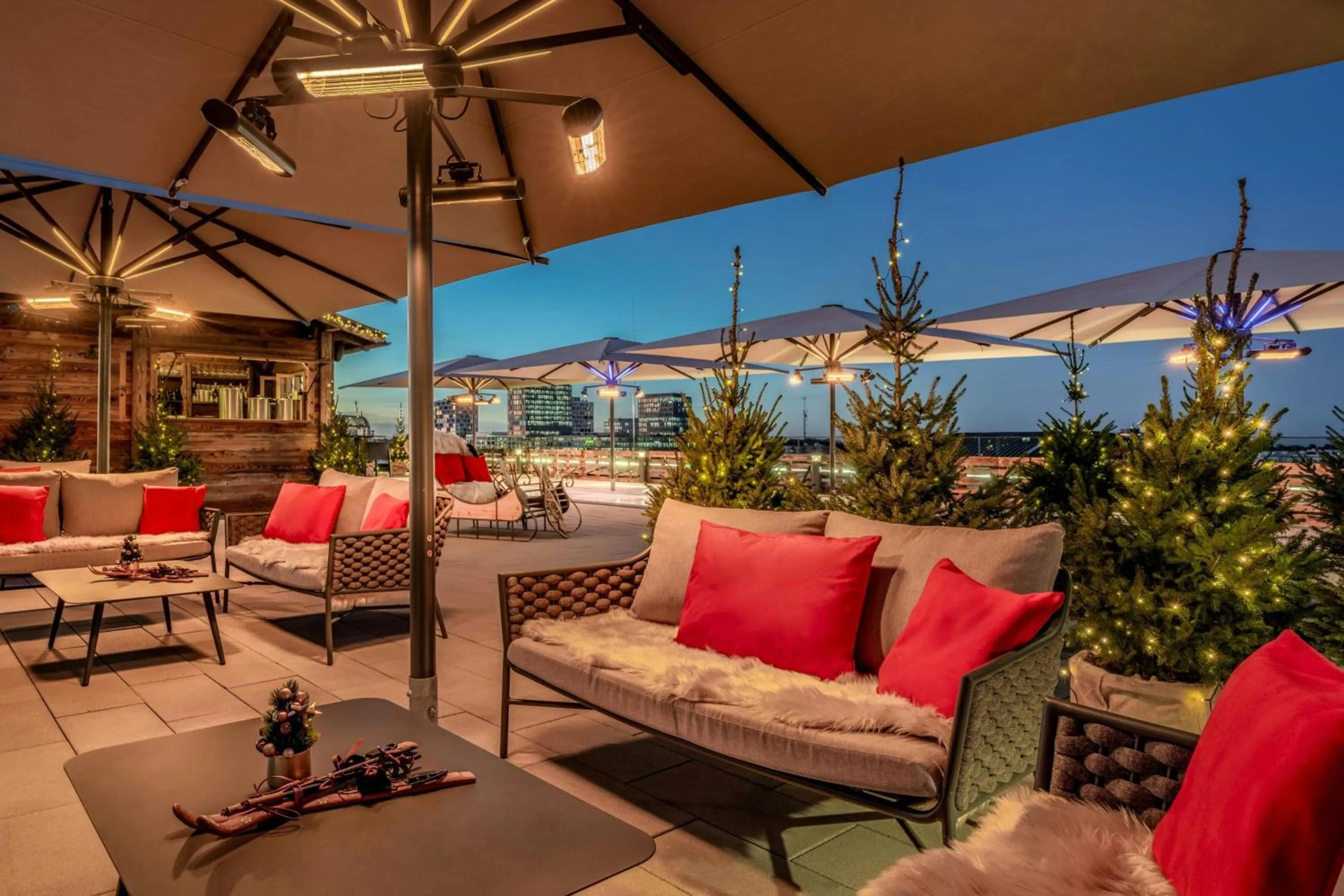 Lounge or bar in Munich Marriott Hotel City West