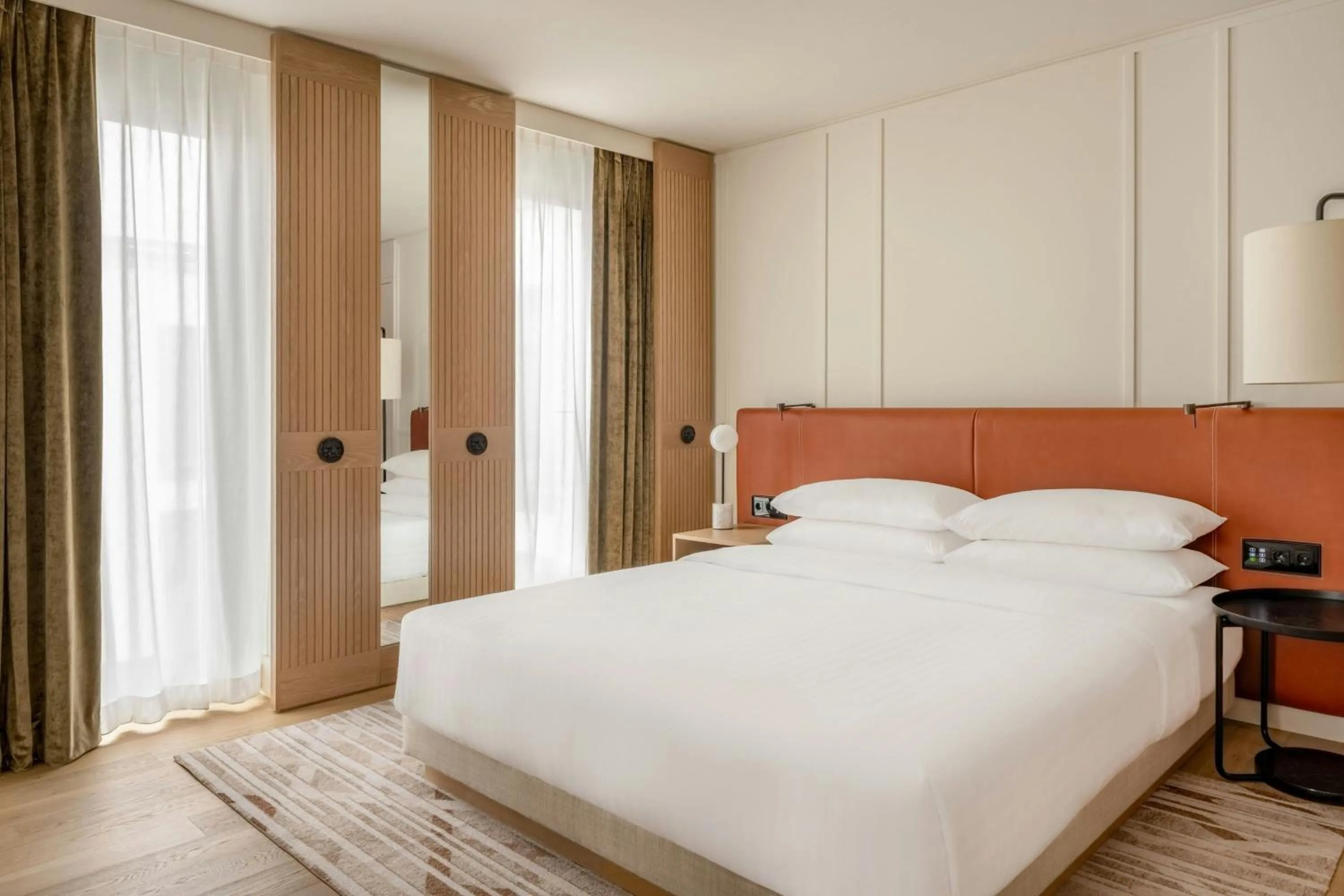 Bedroom, Bed in Munich Marriott Hotel City West