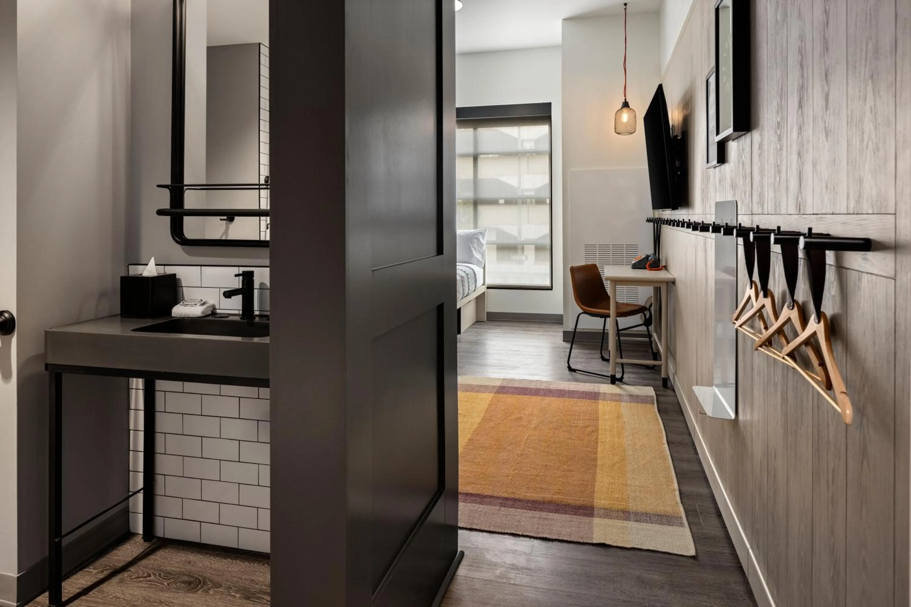 Bedroom, Bed in Moxy Omaha Downtown