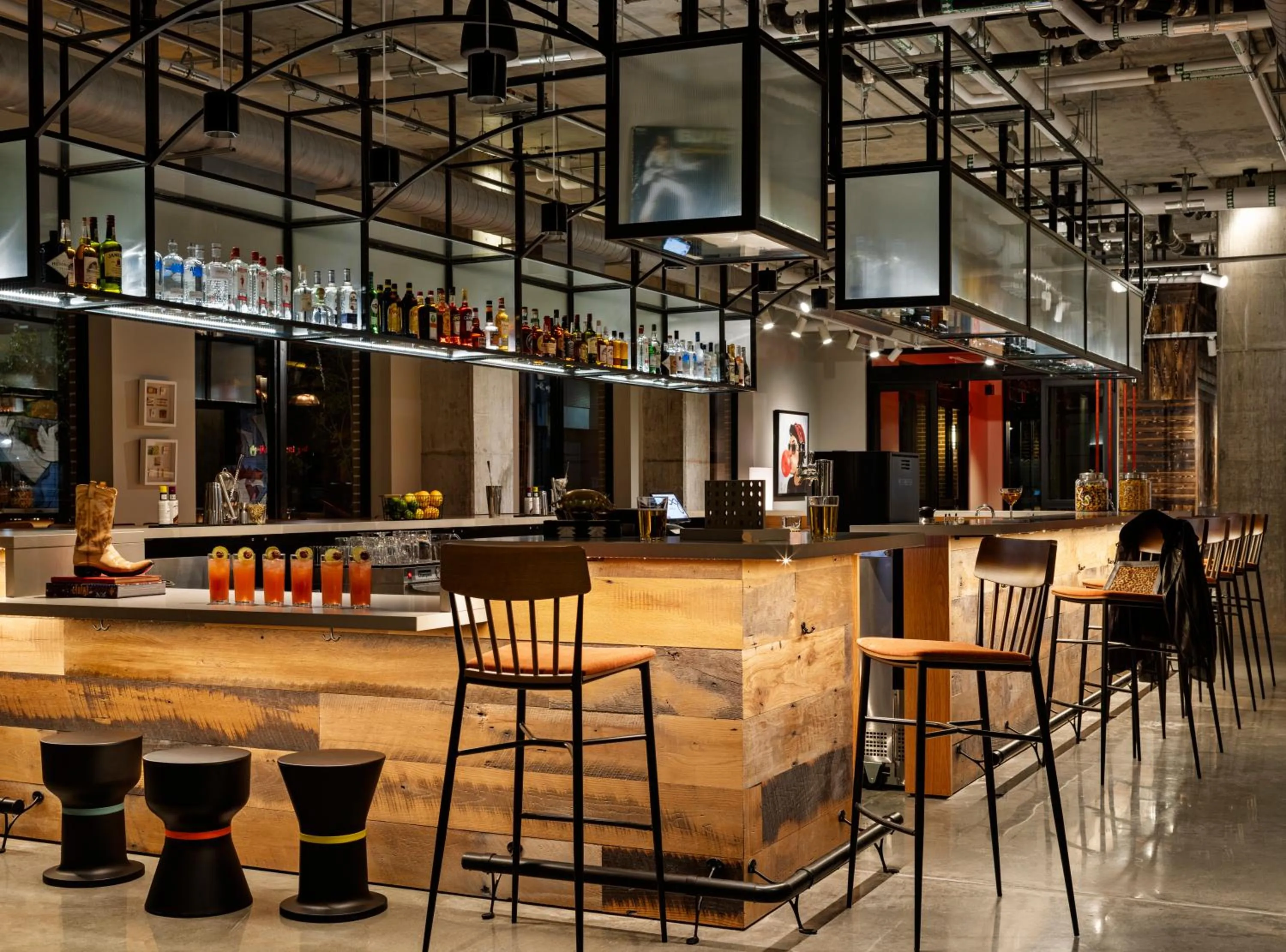 Lounge or bar in Moxy Omaha Downtown