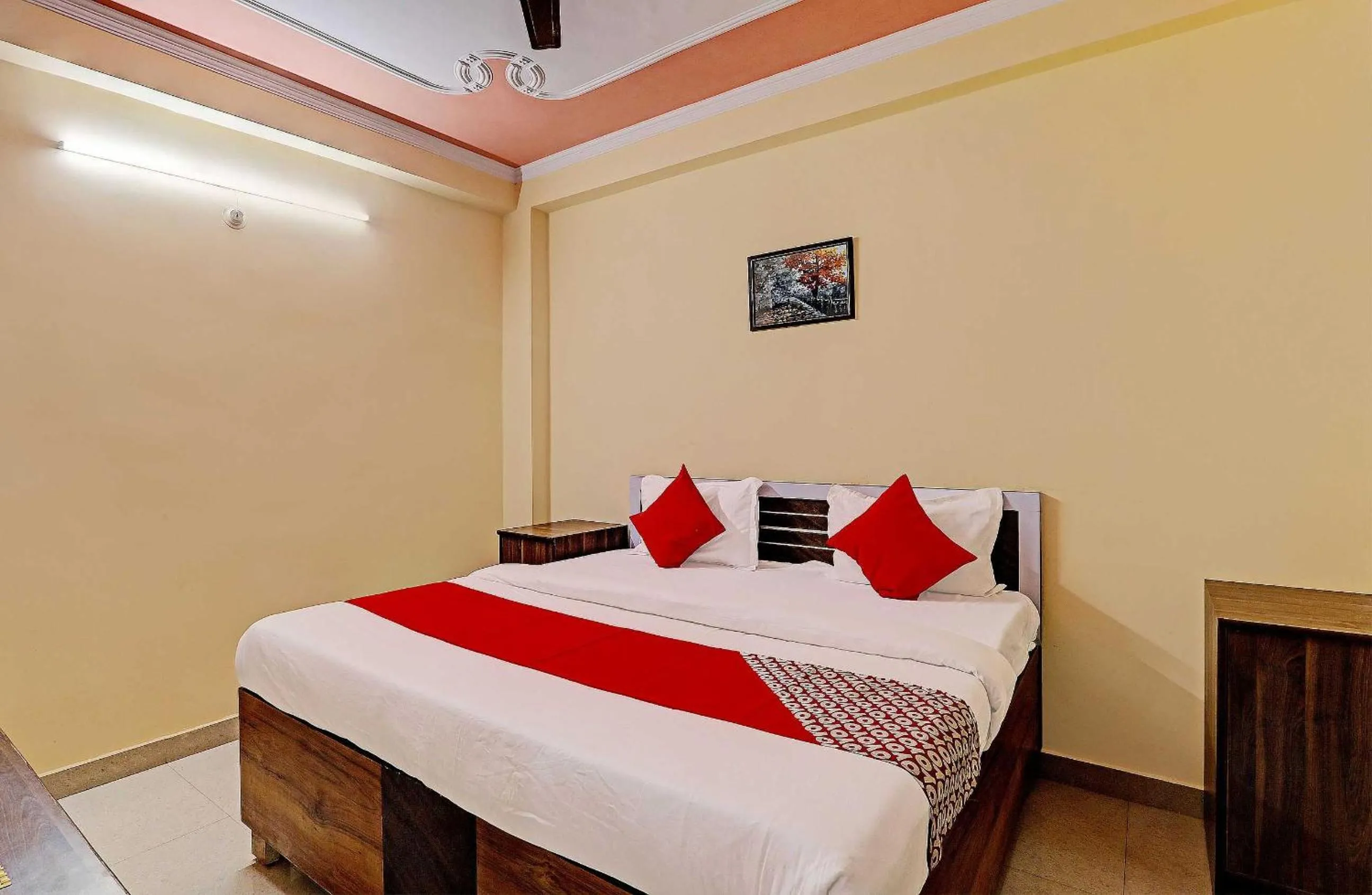 Bedroom in Hotel O Fort INN