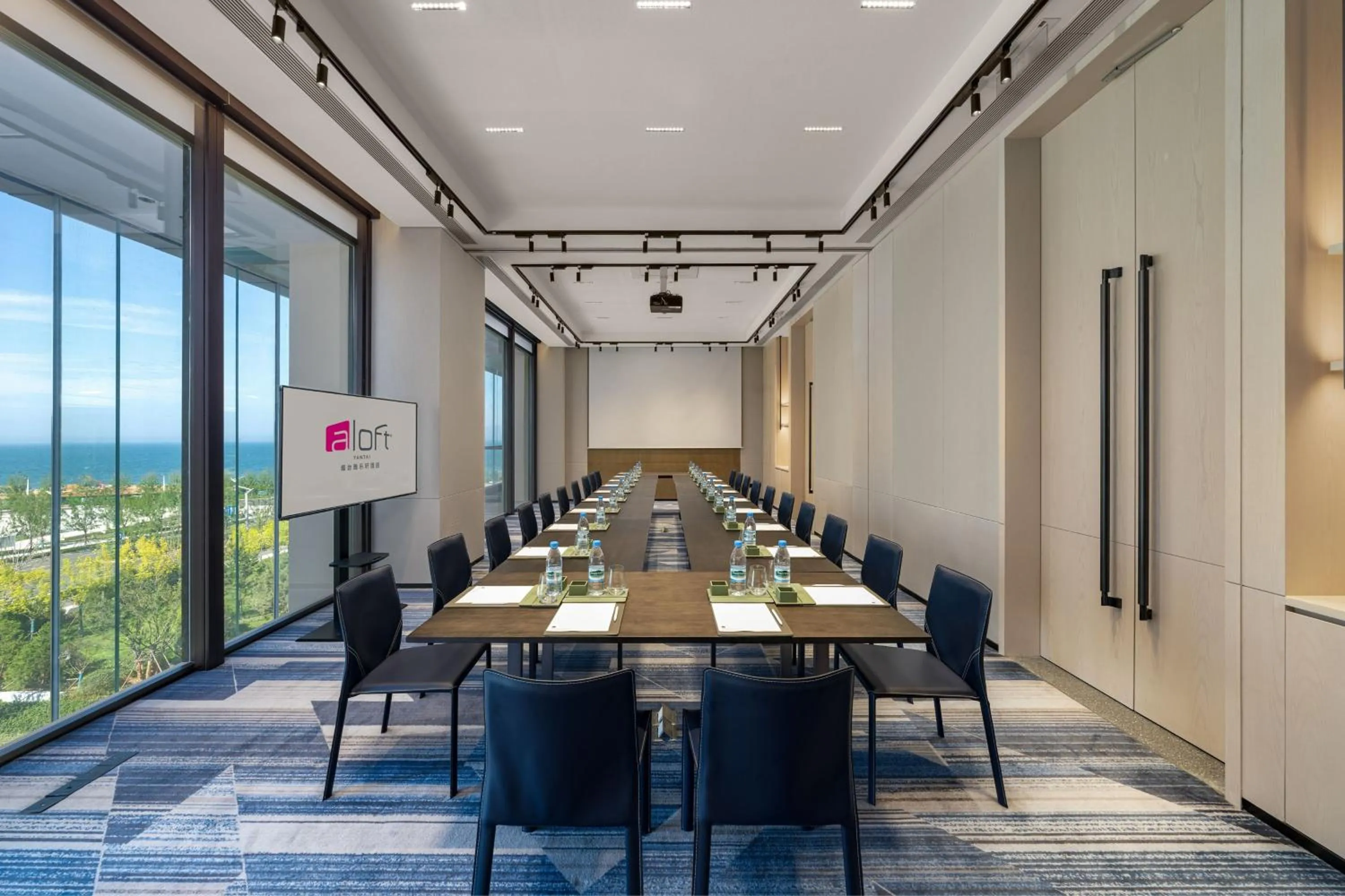 Meeting/conference room in Aloft Yantai