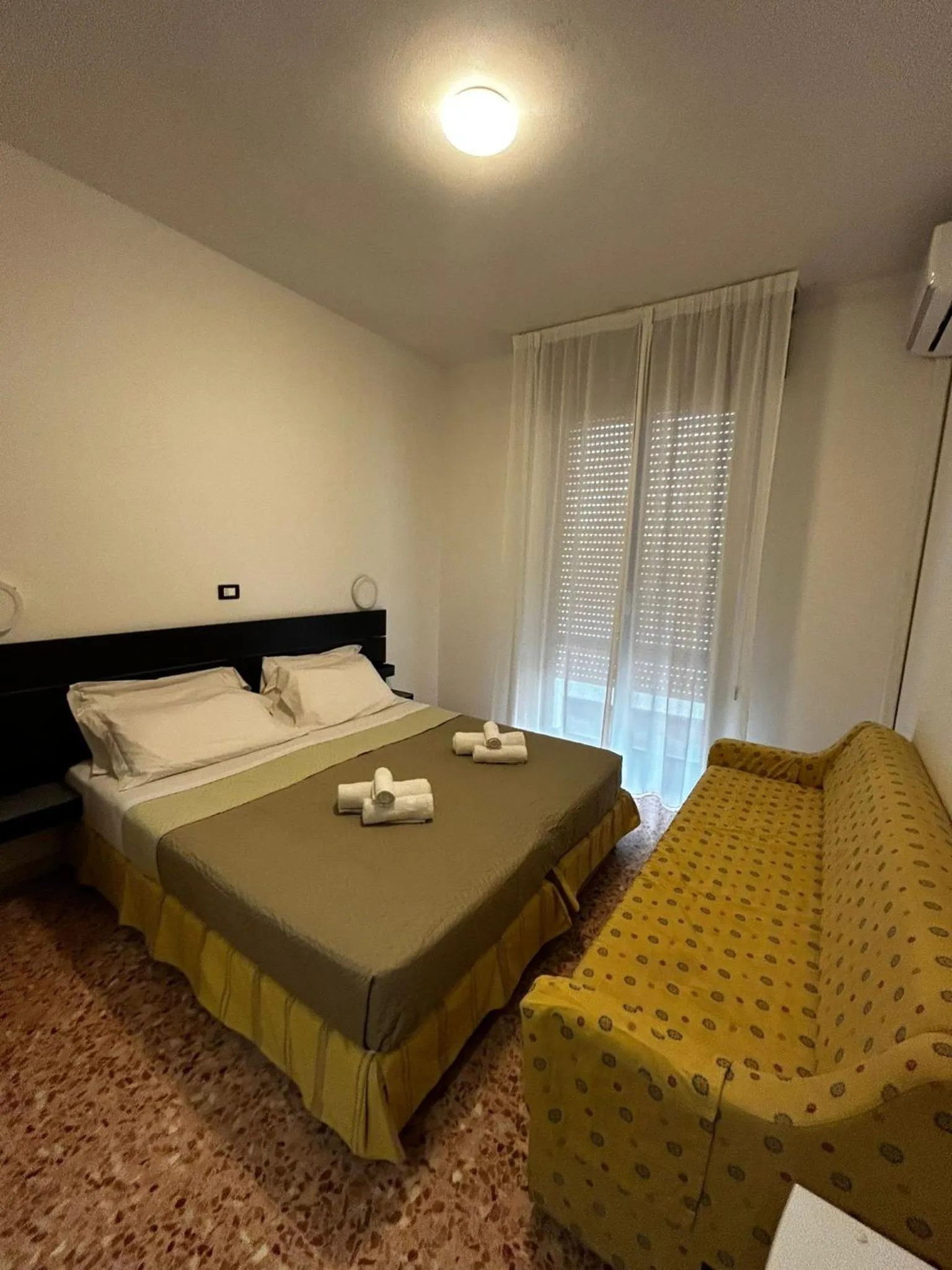 Bedroom in Hotel Perla