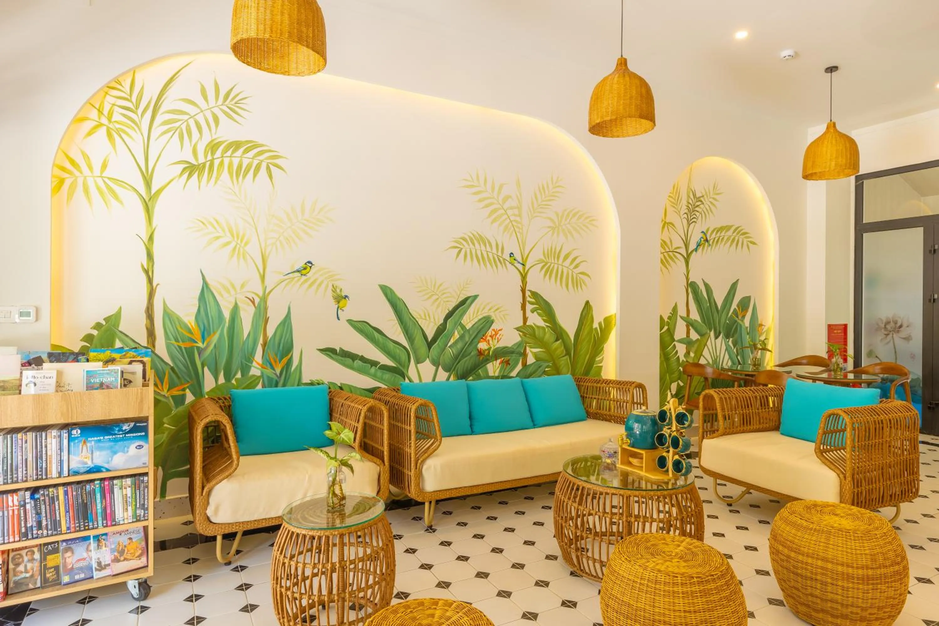 Lounge or bar in SOLÉA Hotel GrandWorld Phu Quoc