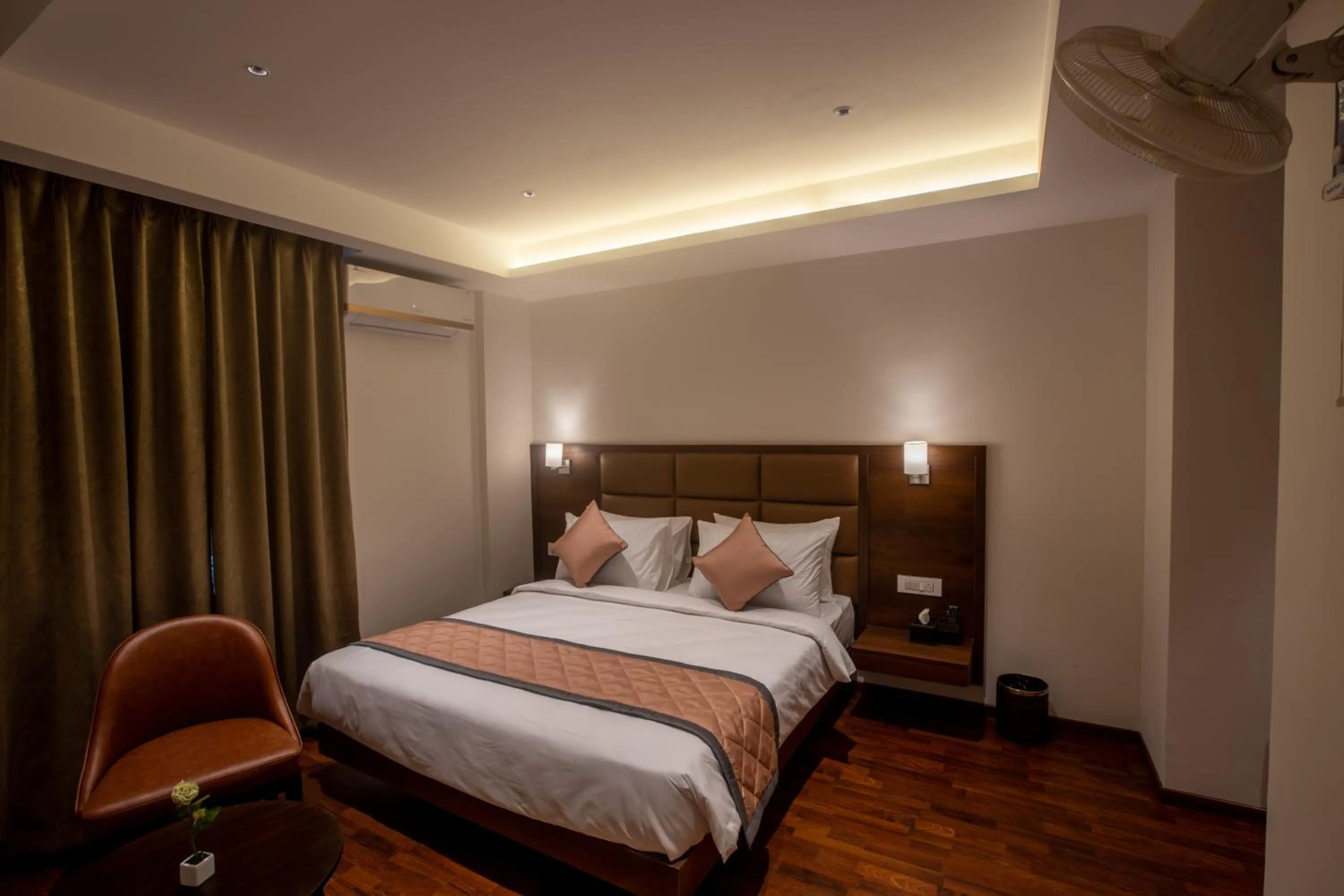 Bedroom, Bed in Golden Fortune Inn Hotel