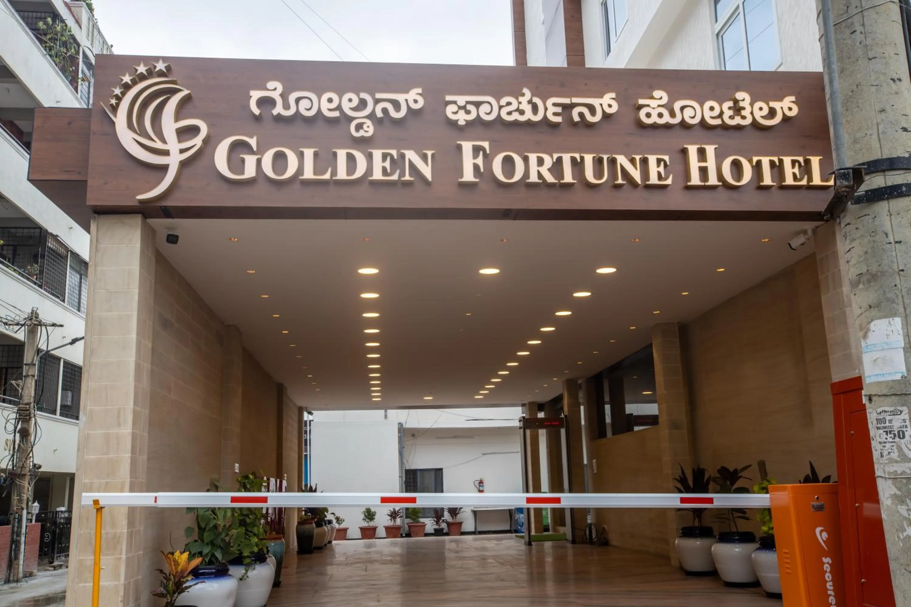Property building in Golden Fortune Inn Hotel