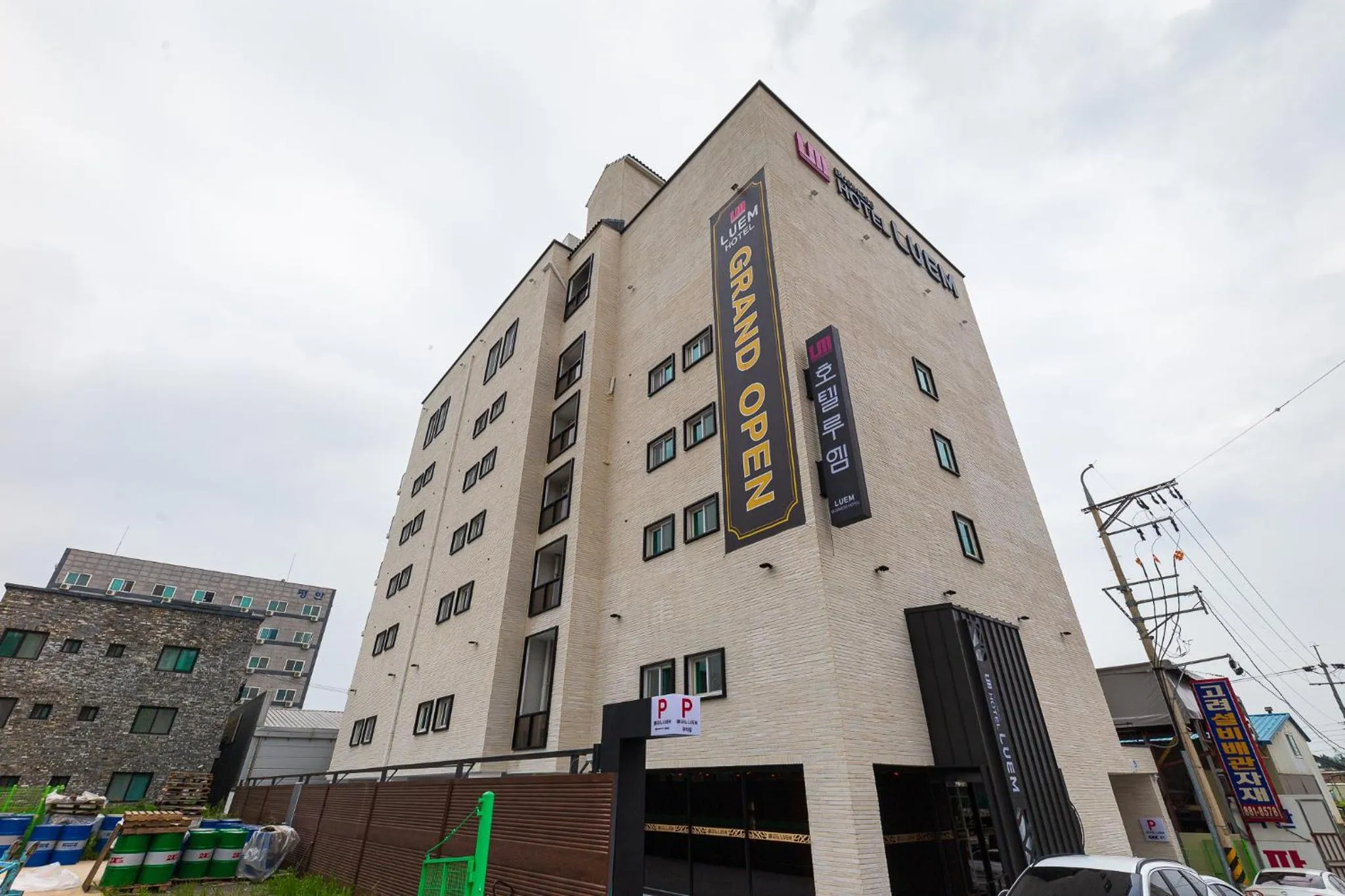 Property building in Eumseong Hotel Luem