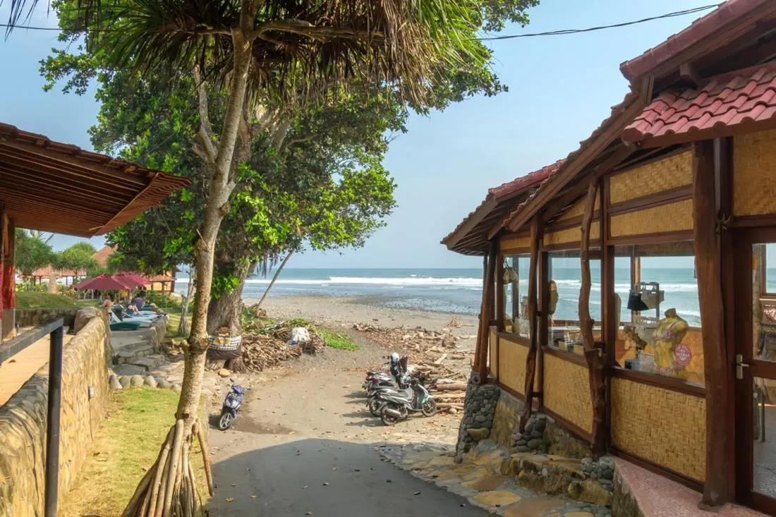 Day in Balian Green Lagoon