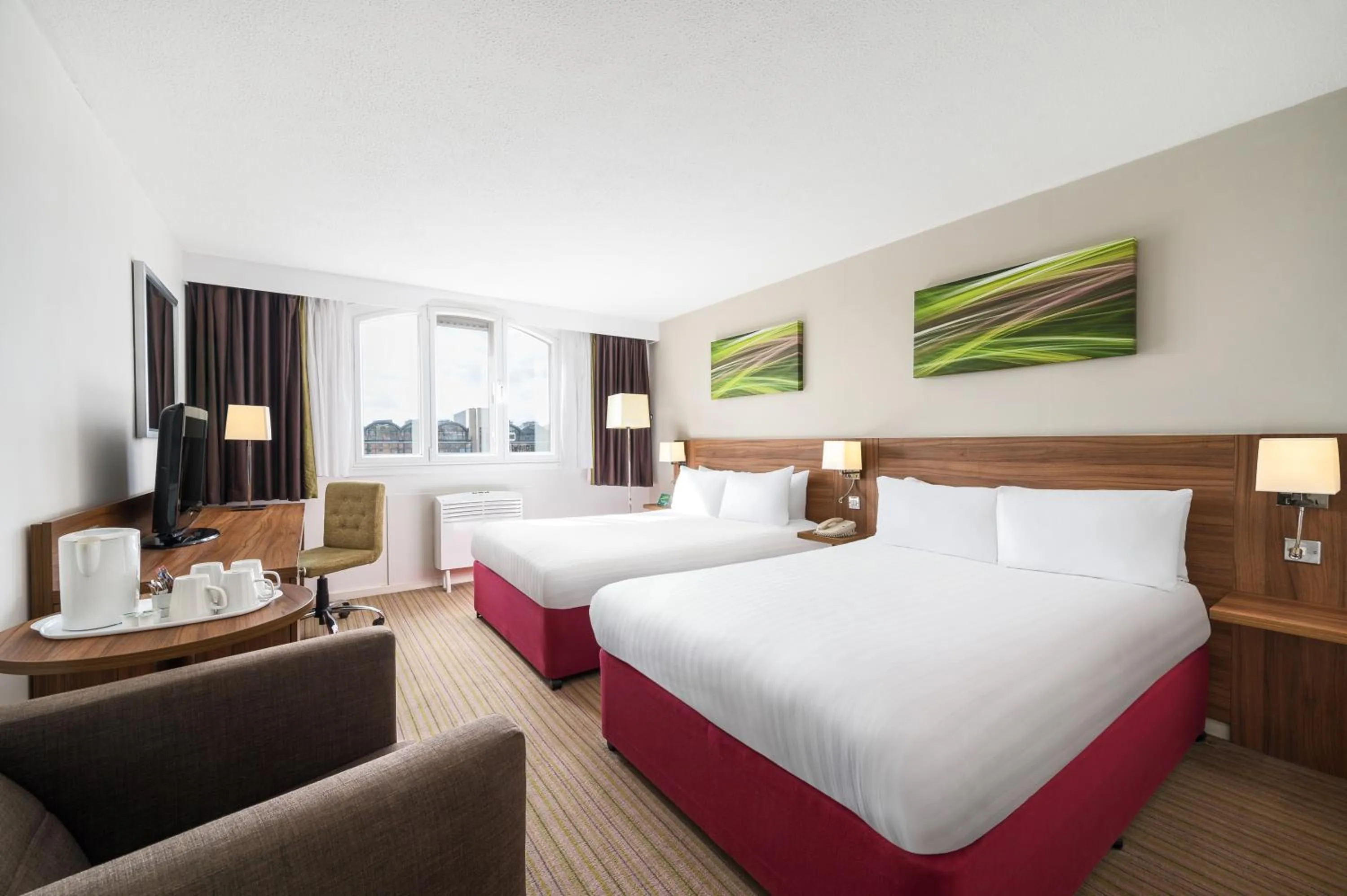 Bed in Holiday Inn Lincoln by IHG