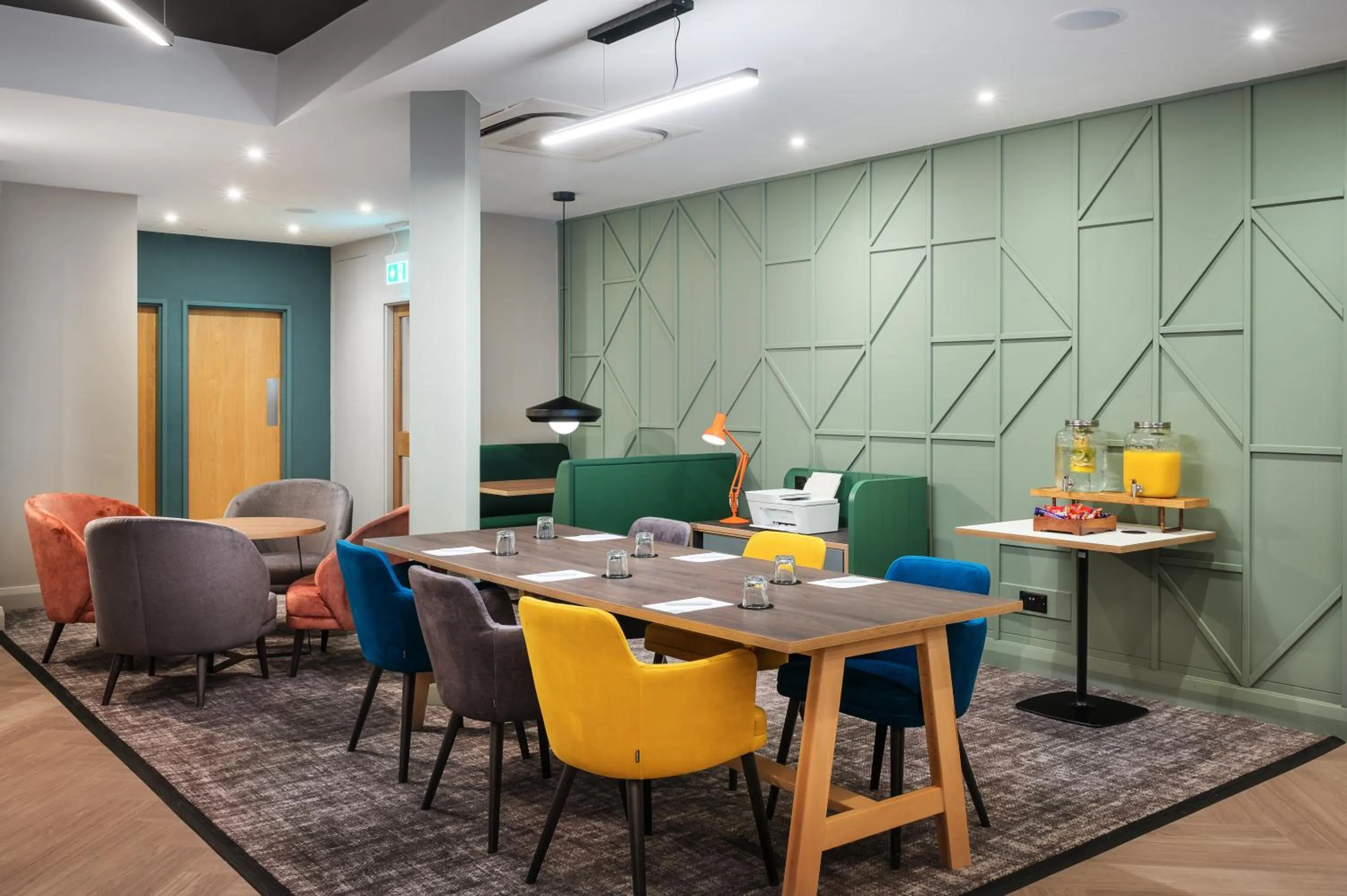 Restaurant/places to eat in Holiday Inn Lincoln by IHG