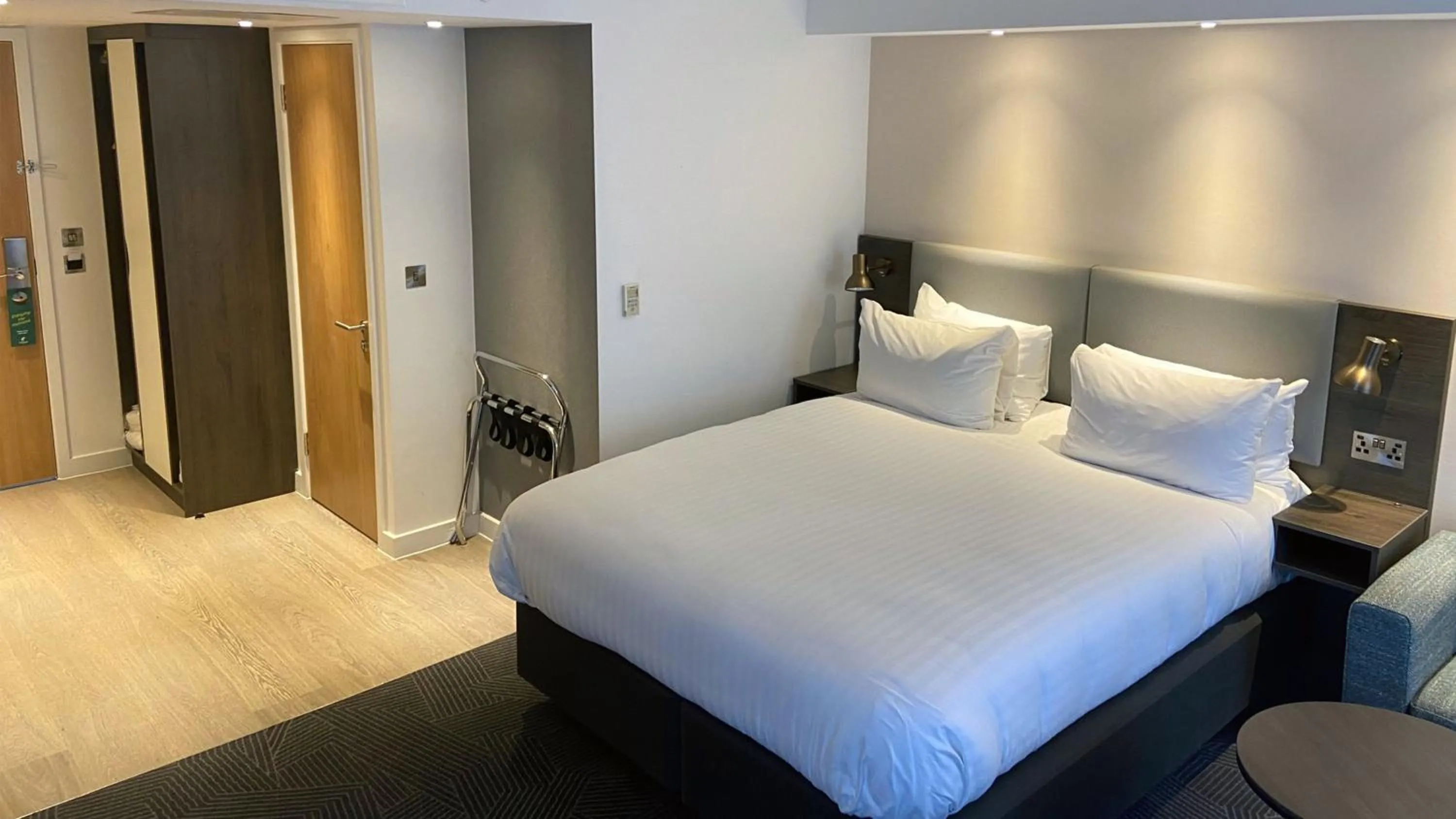 Photo of the whole room, Bed in Holiday Inn Lincoln by IHG