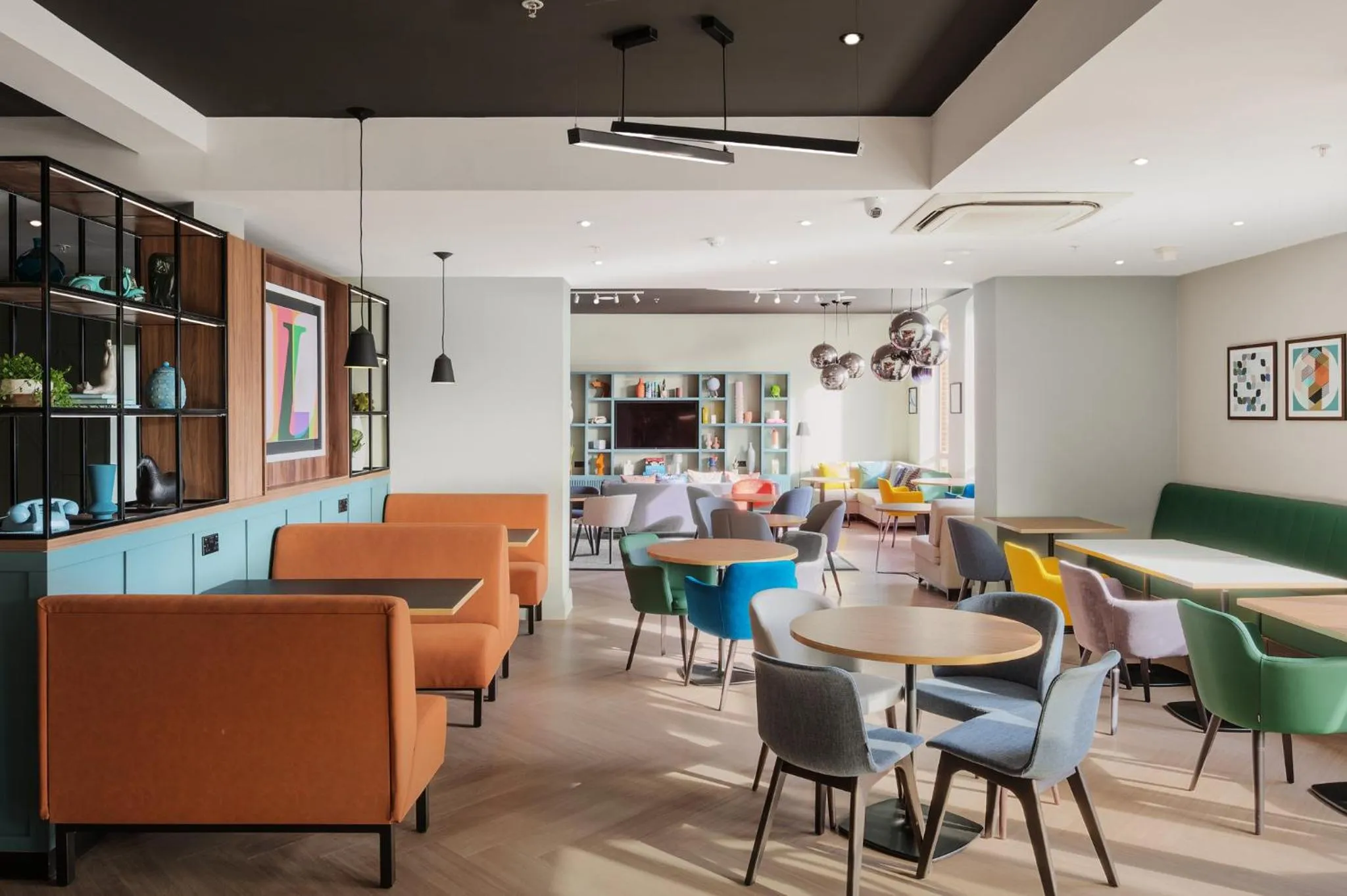 Restaurant/places to eat in Holiday Inn Lincoln by IHG