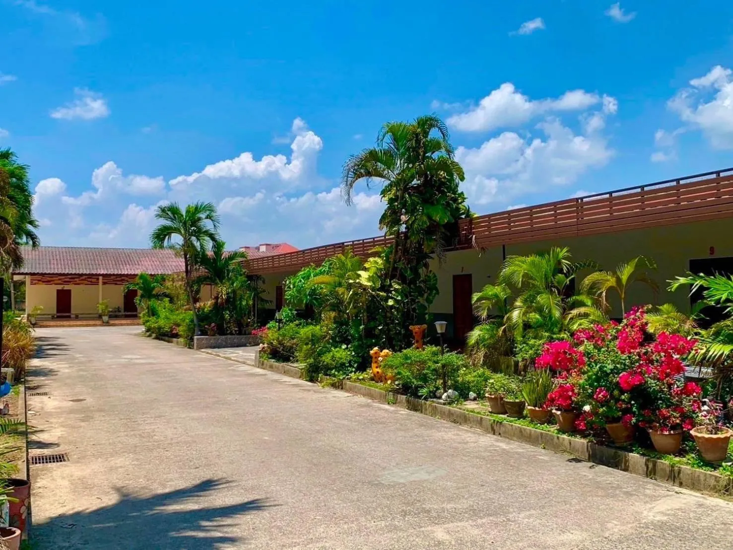 Facade/entrance in Baan Kenpoo Resort
