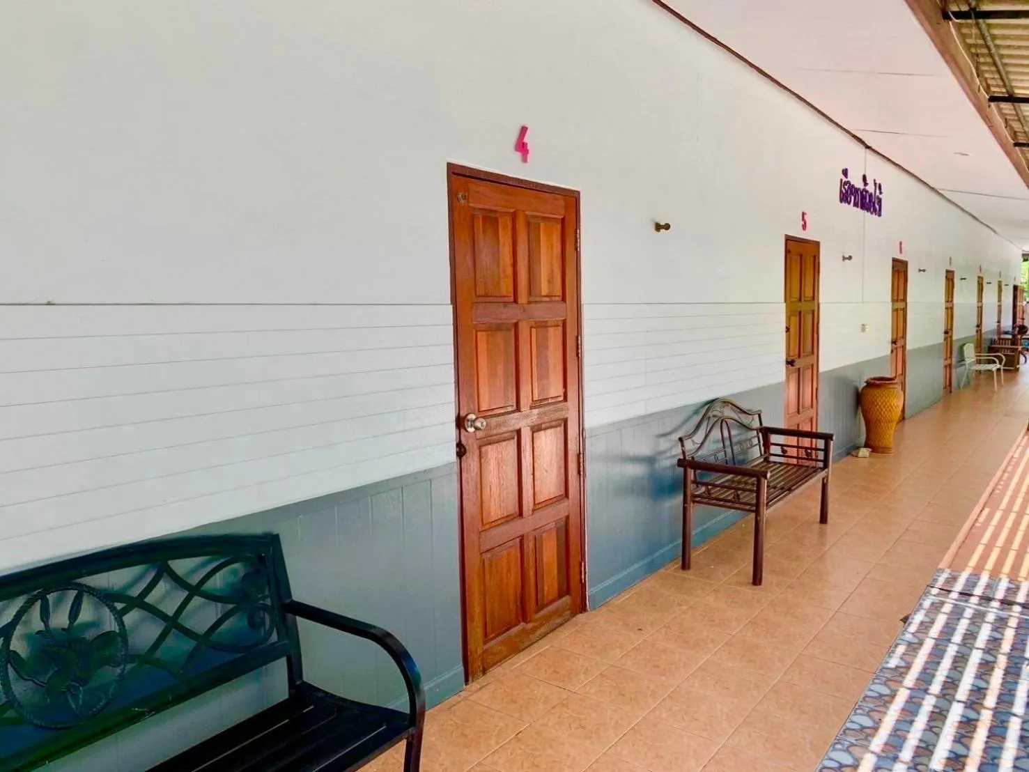 Facade/entrance in Baan Kenpoo Resort