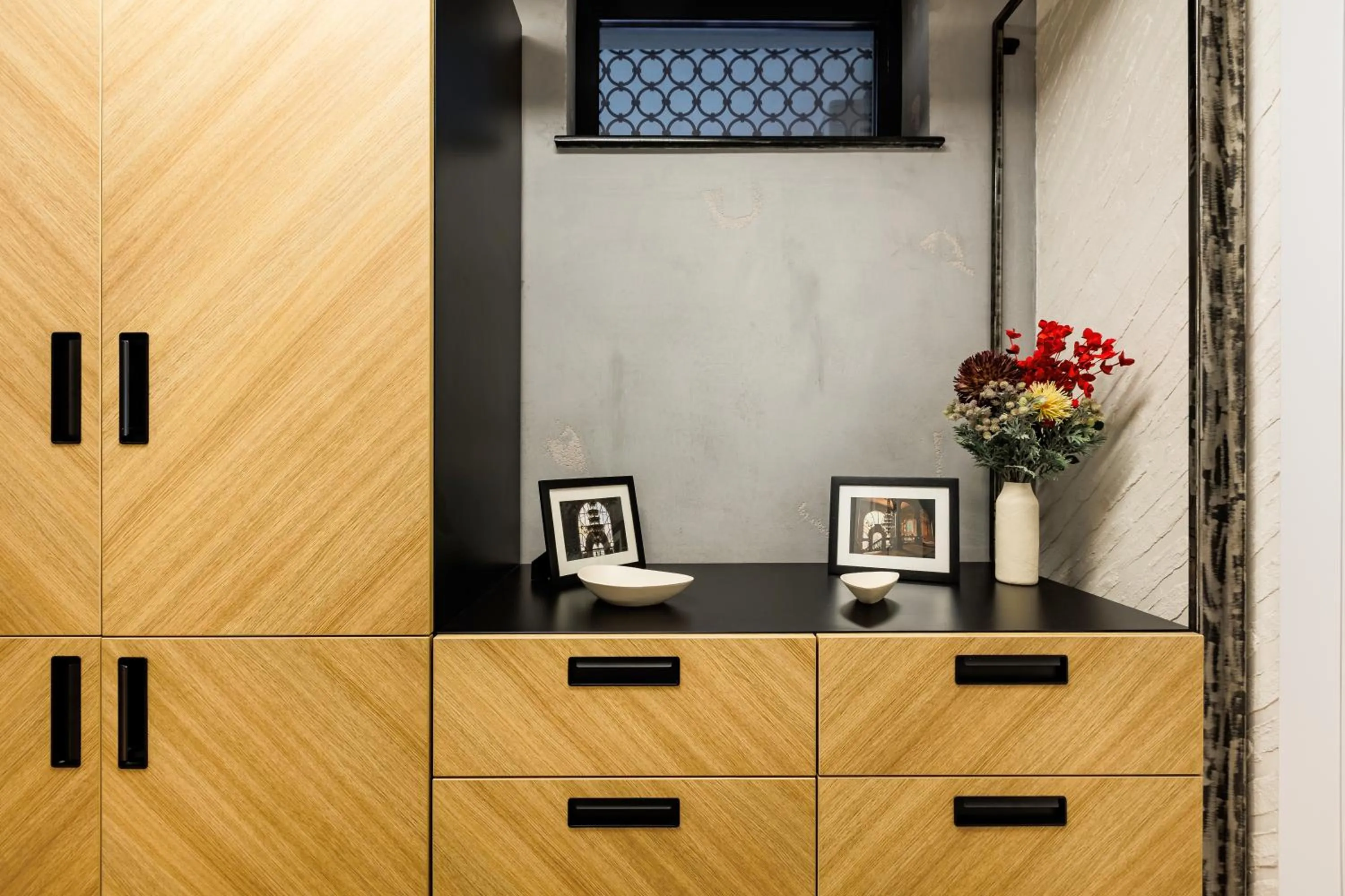 wardrobe in Rosetti One