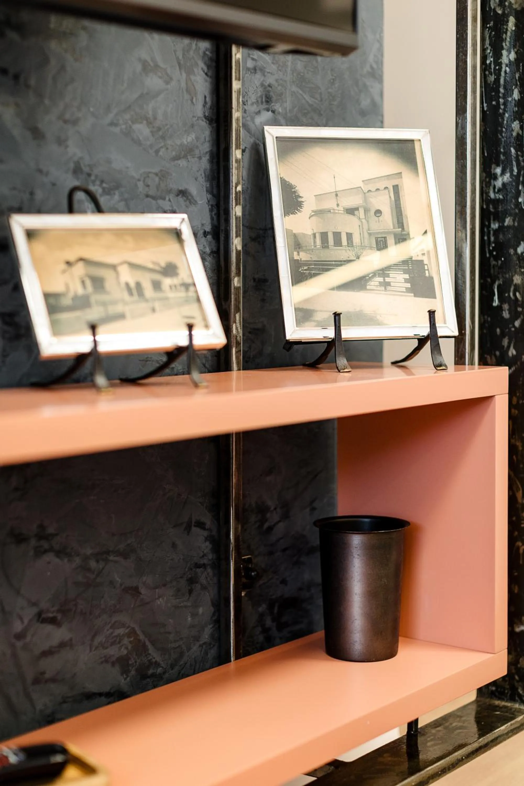 Decorative detail in Rosetti One