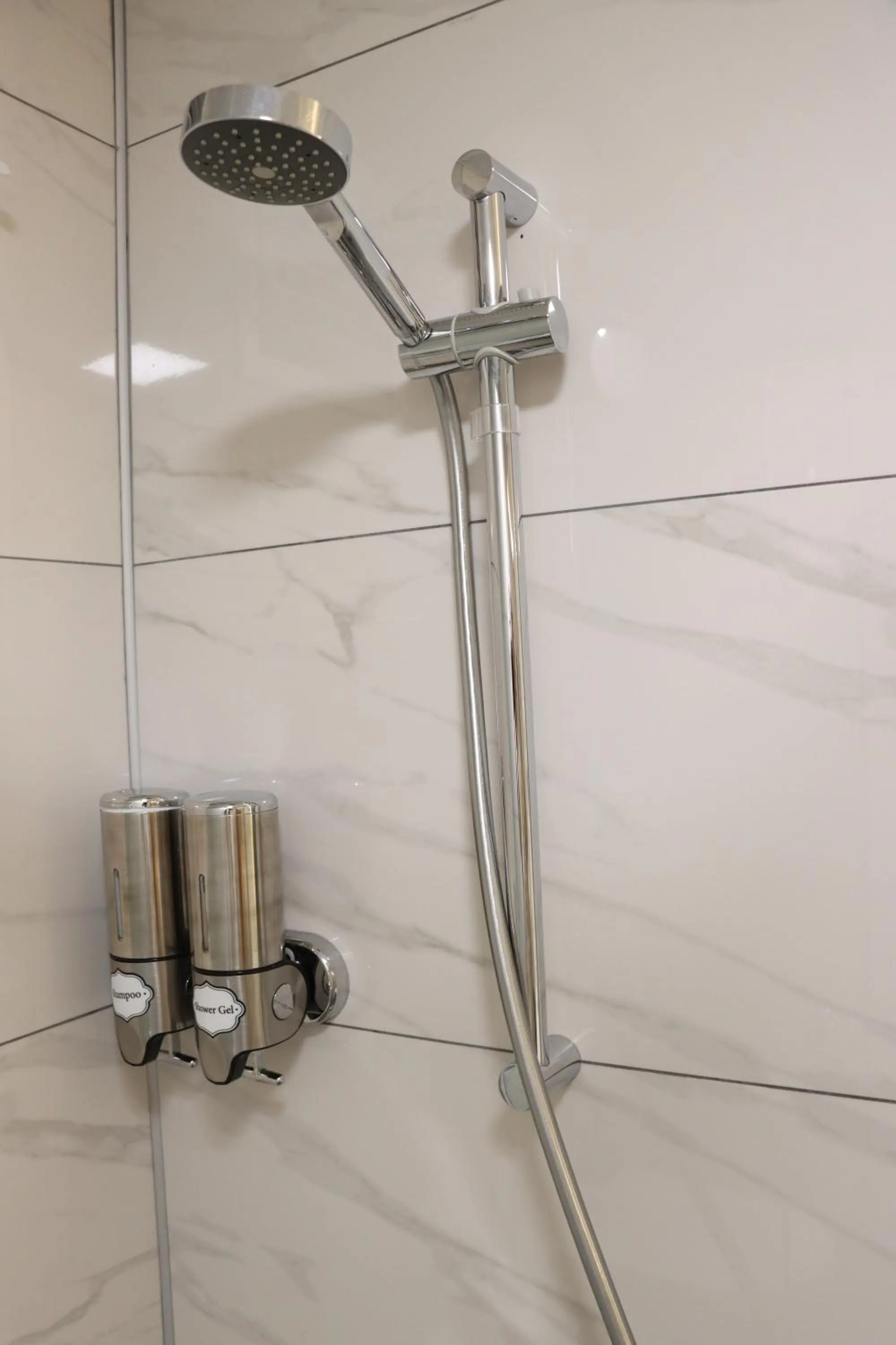 Shower in Dab Hotel Ulus