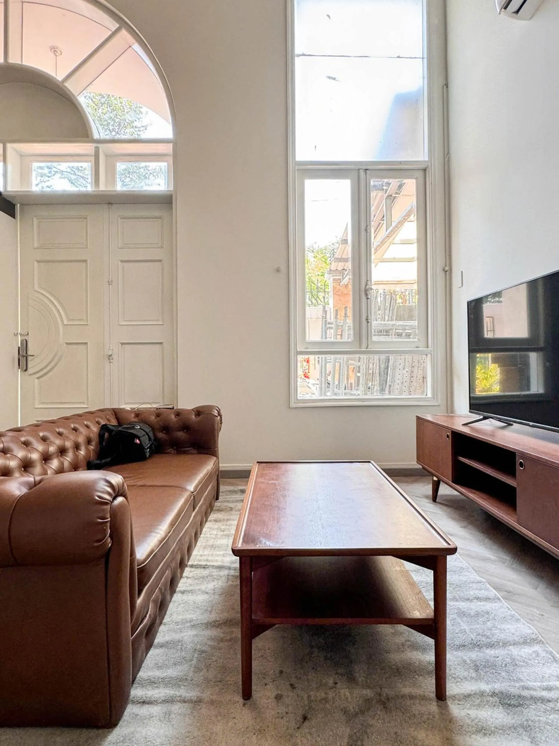 Communal lounge/ TV room in Zeus Living - Room in Villas An Phu